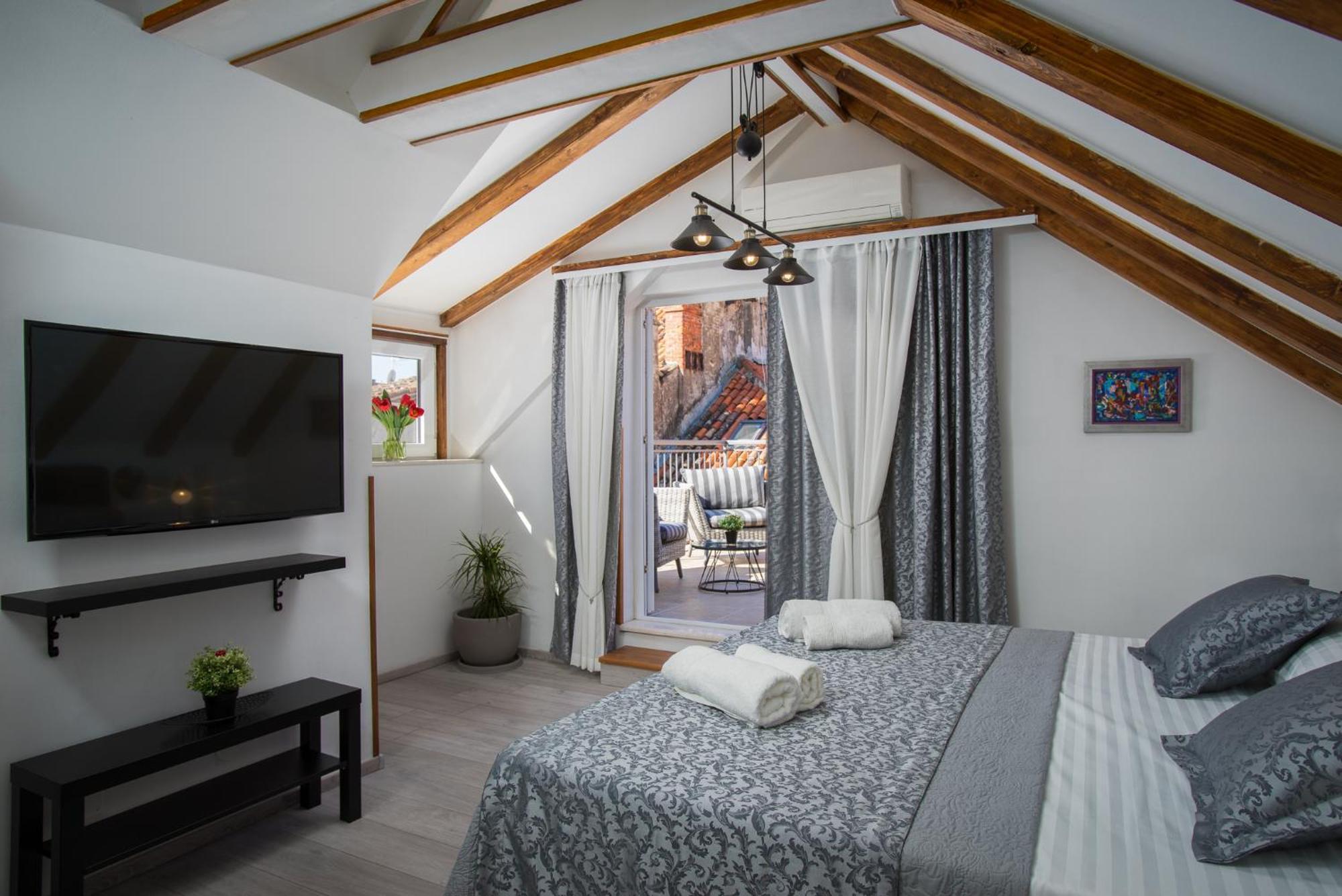 Luxe Collection @ Centre Old Town Apartment *