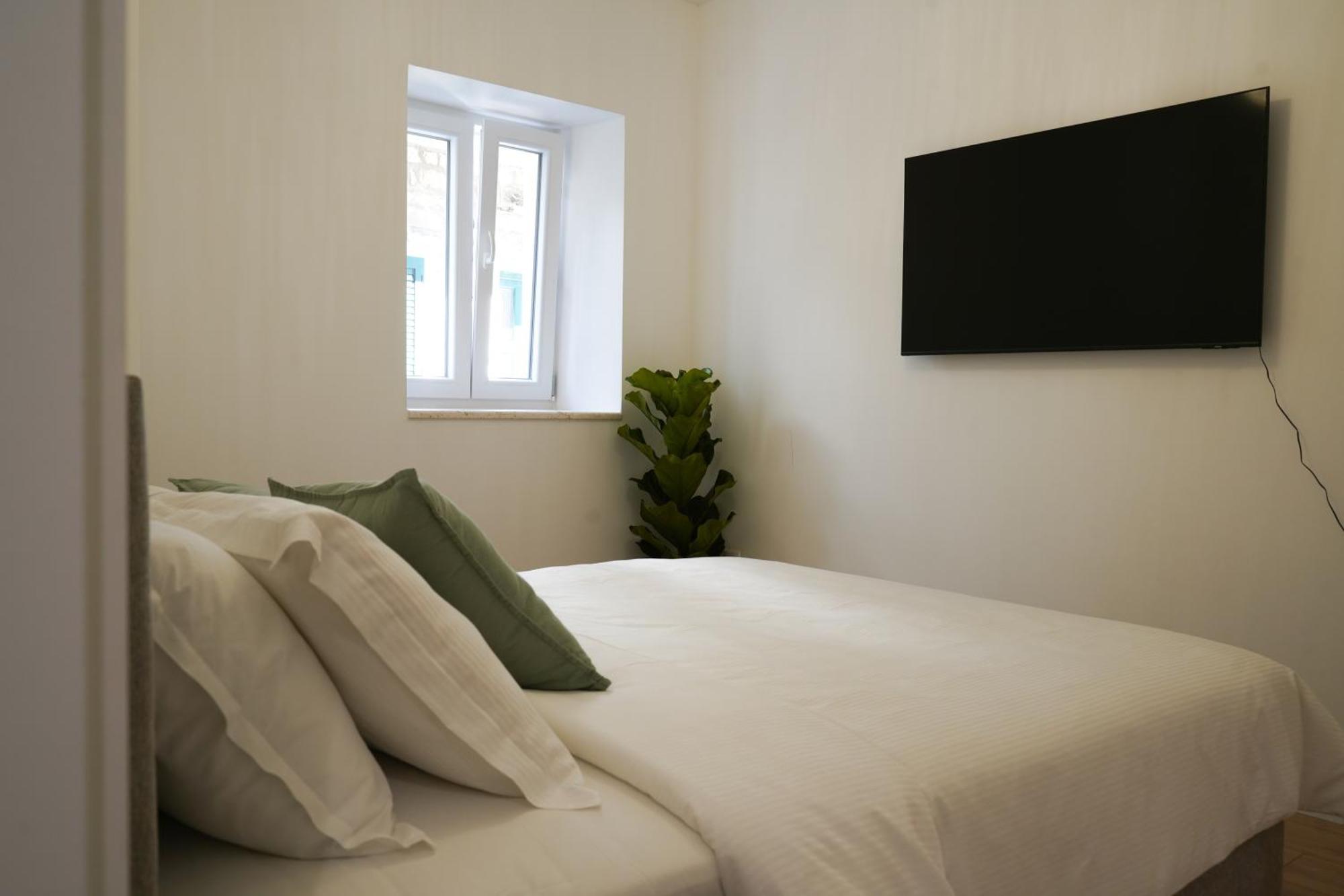 Appartement Luxury Seaside Apartment For 4, Steps From The Beaches, Bars, Restaurants, Center Of Stobrec *