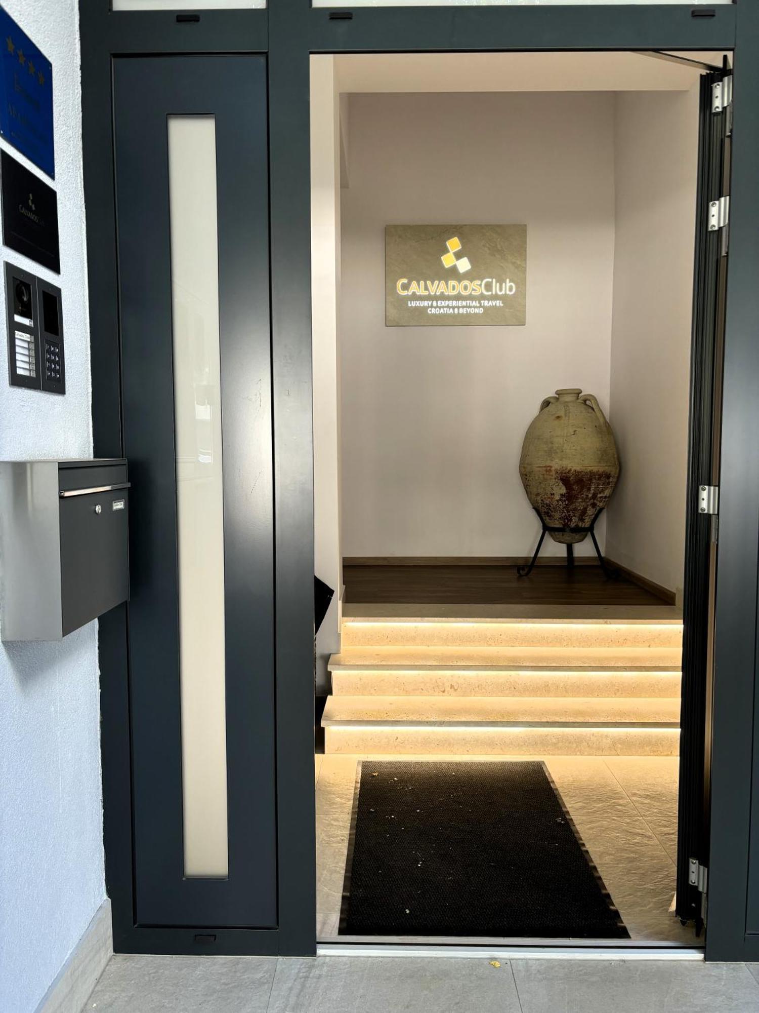 Apartman At 8 *