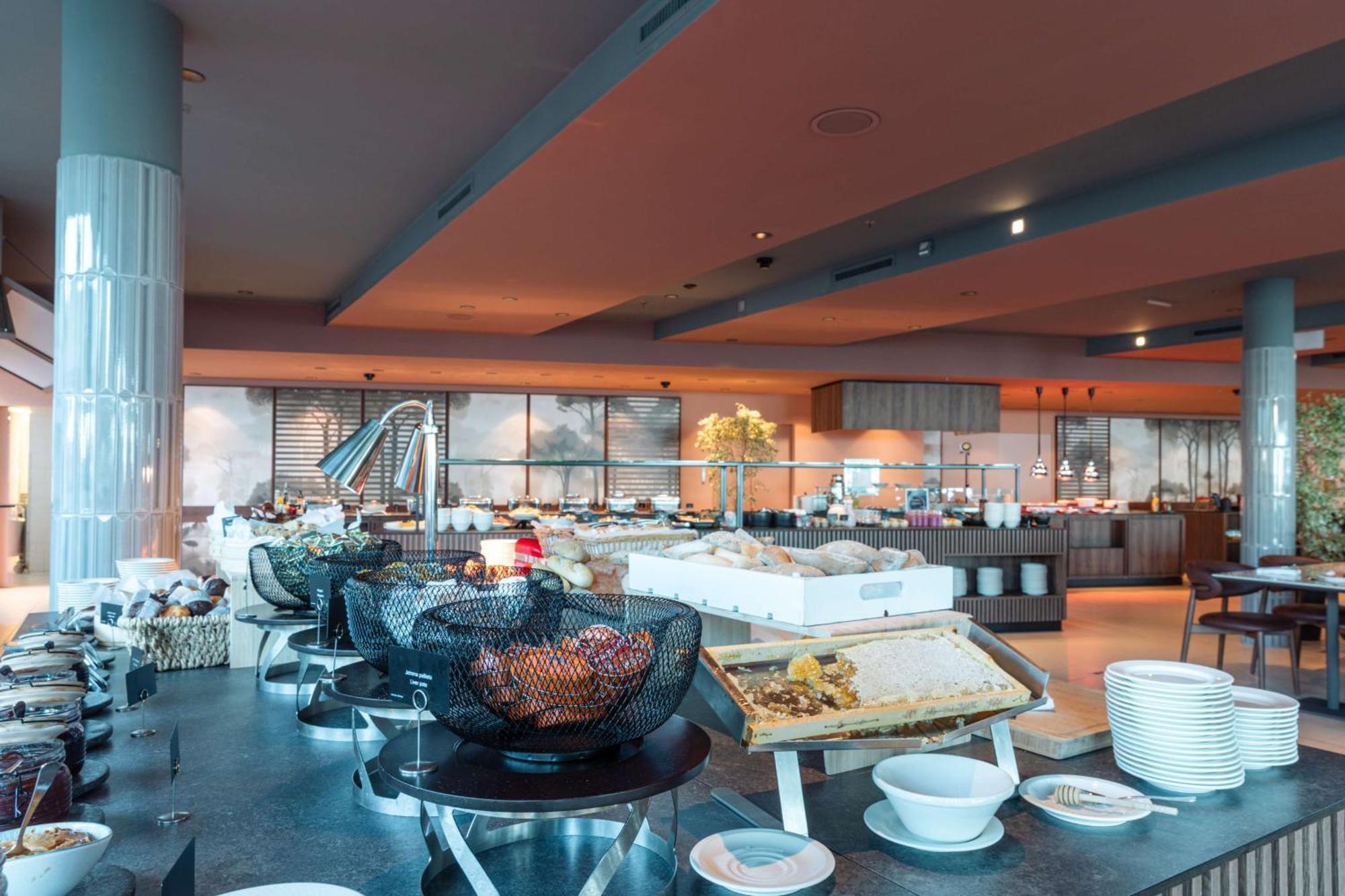 Radisson Blu &