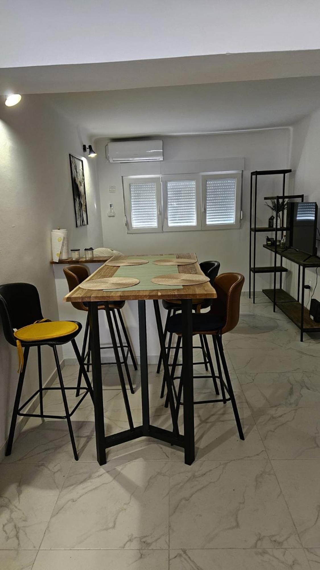 Nikola Apartment *