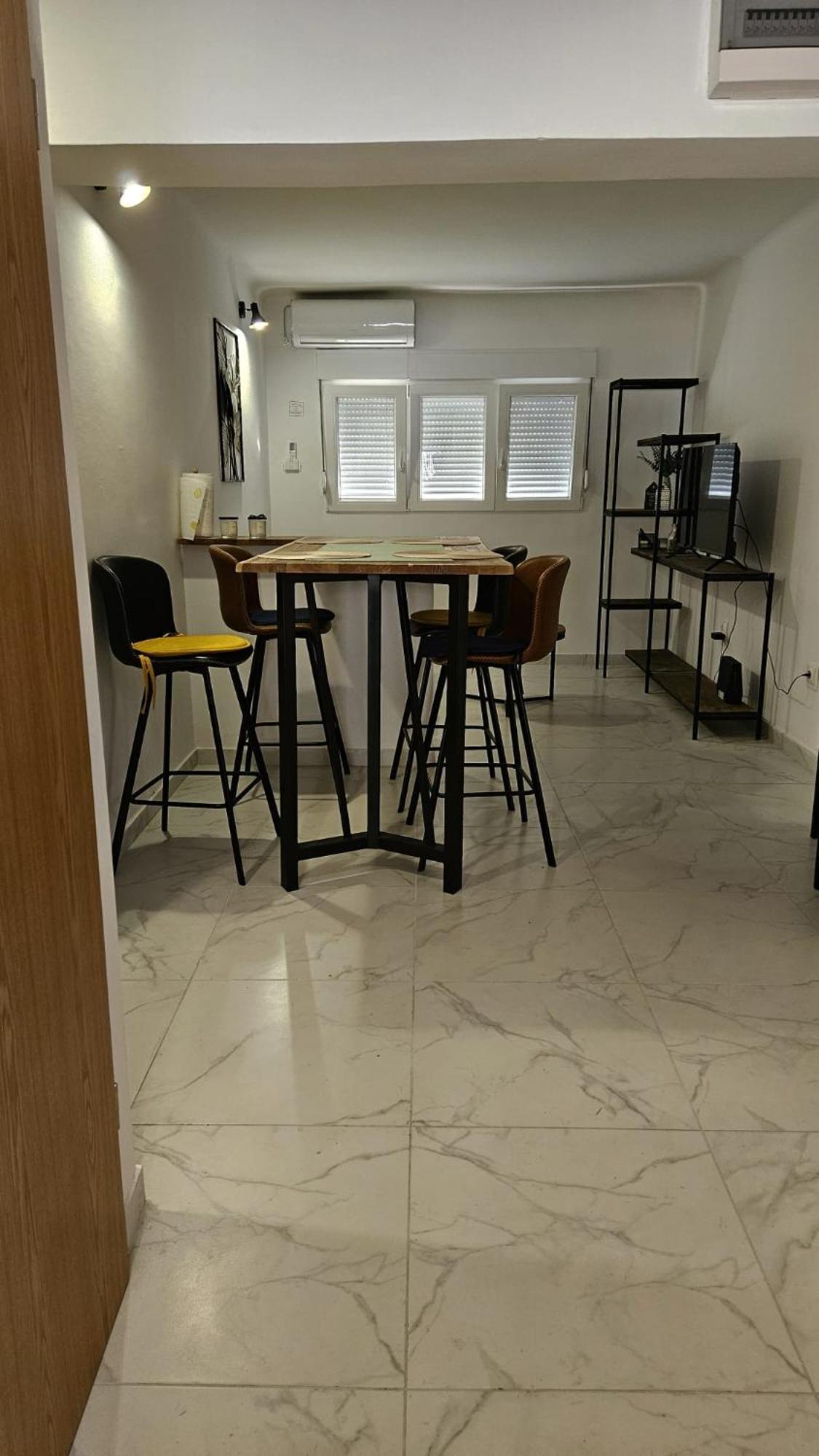Nikola Apartment *