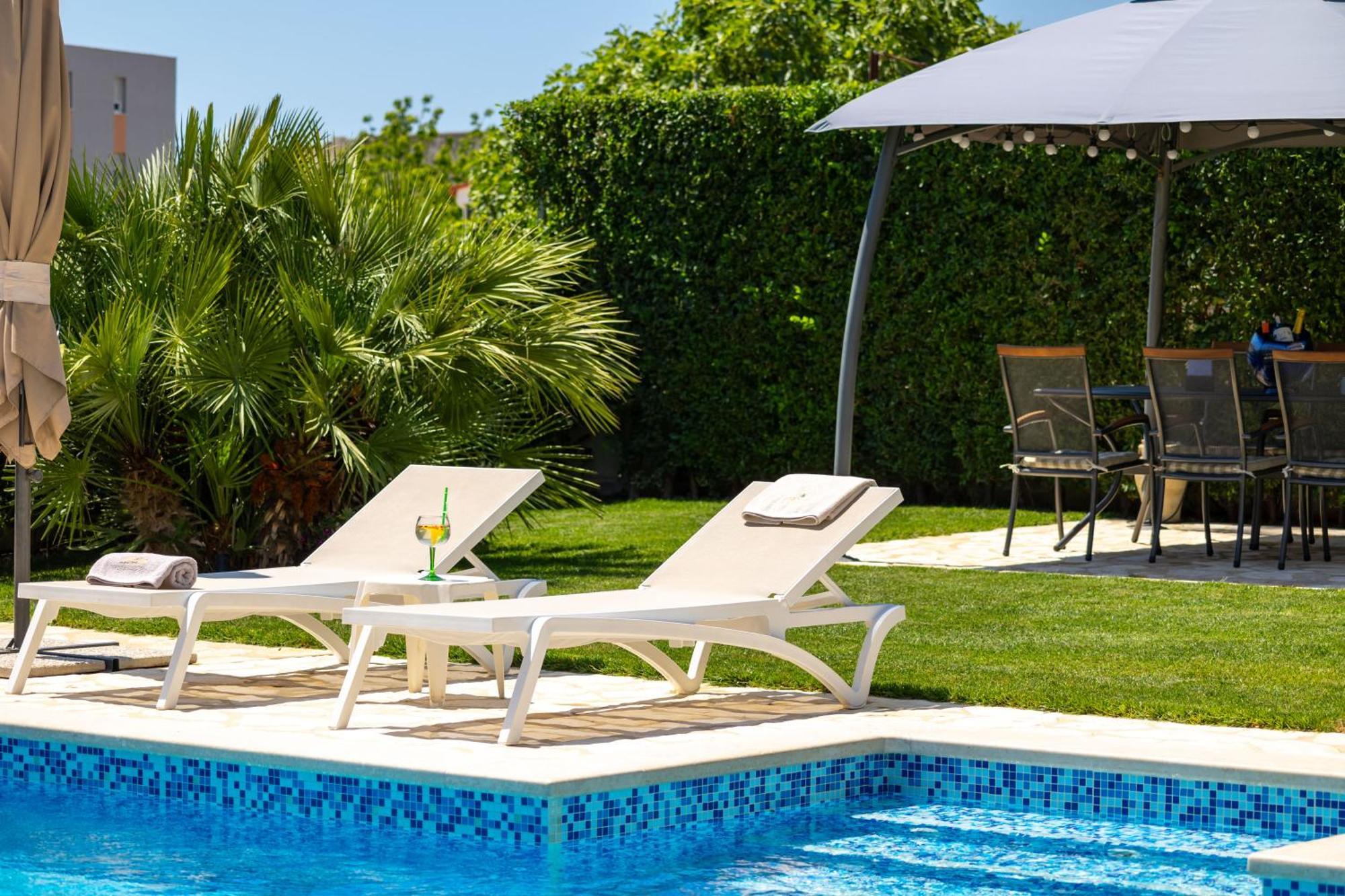 Sunny Garden Lux