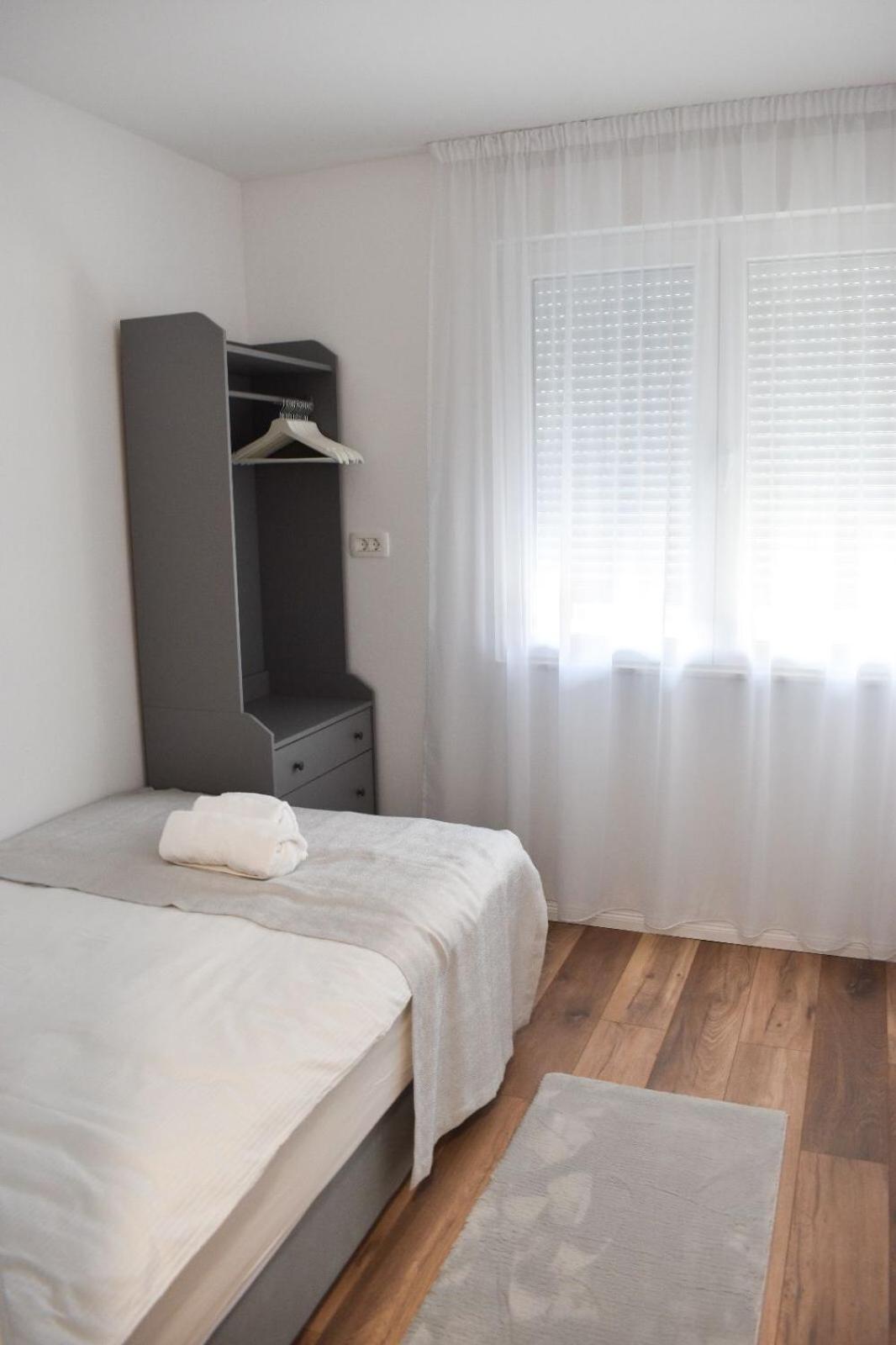 Worldwide Apartment *