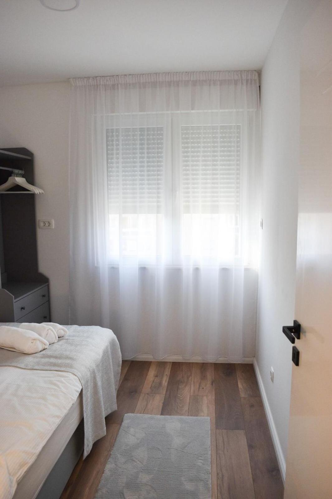 Worldwide Apartment Split