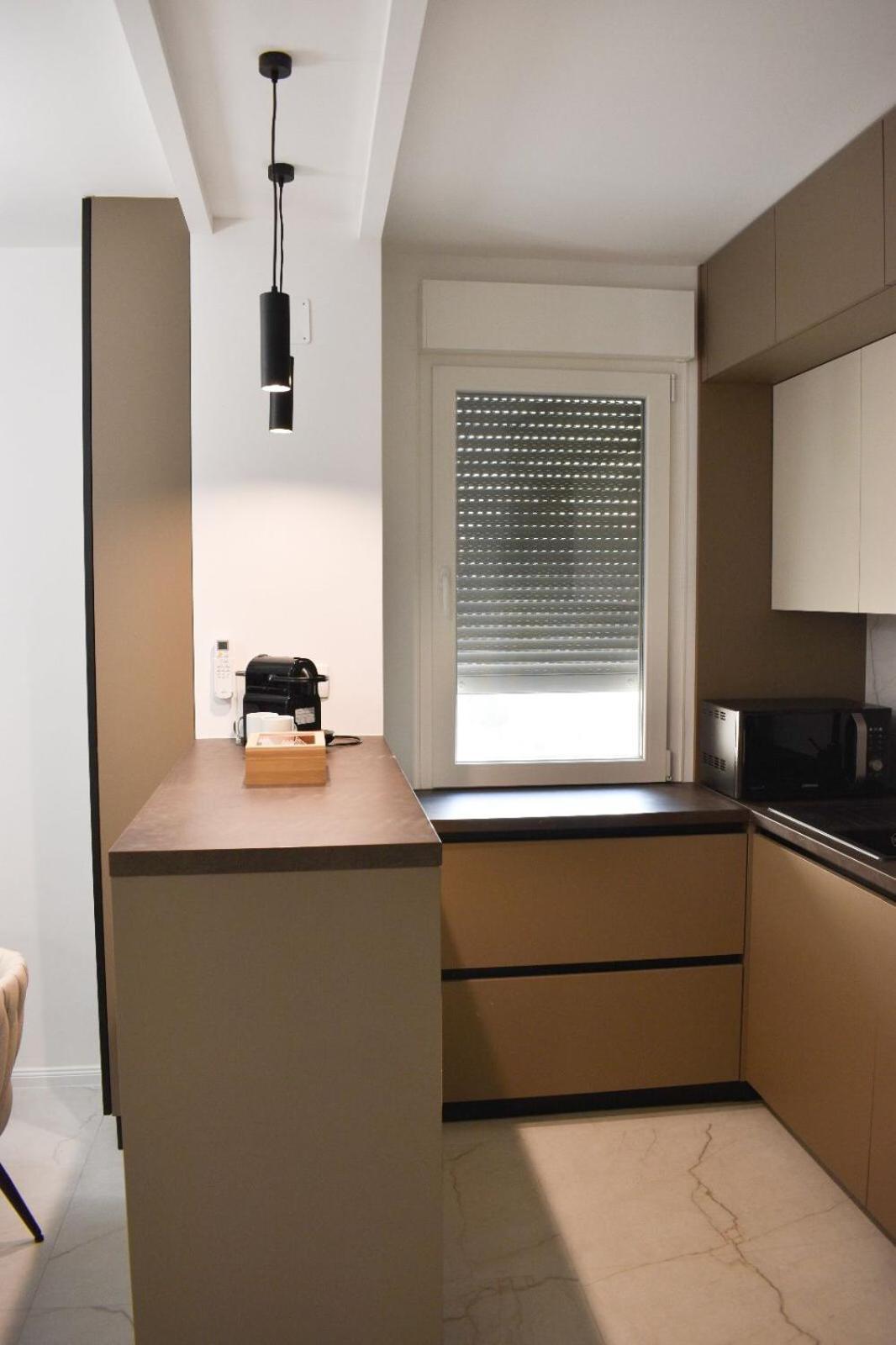 Worldwide Apartment *