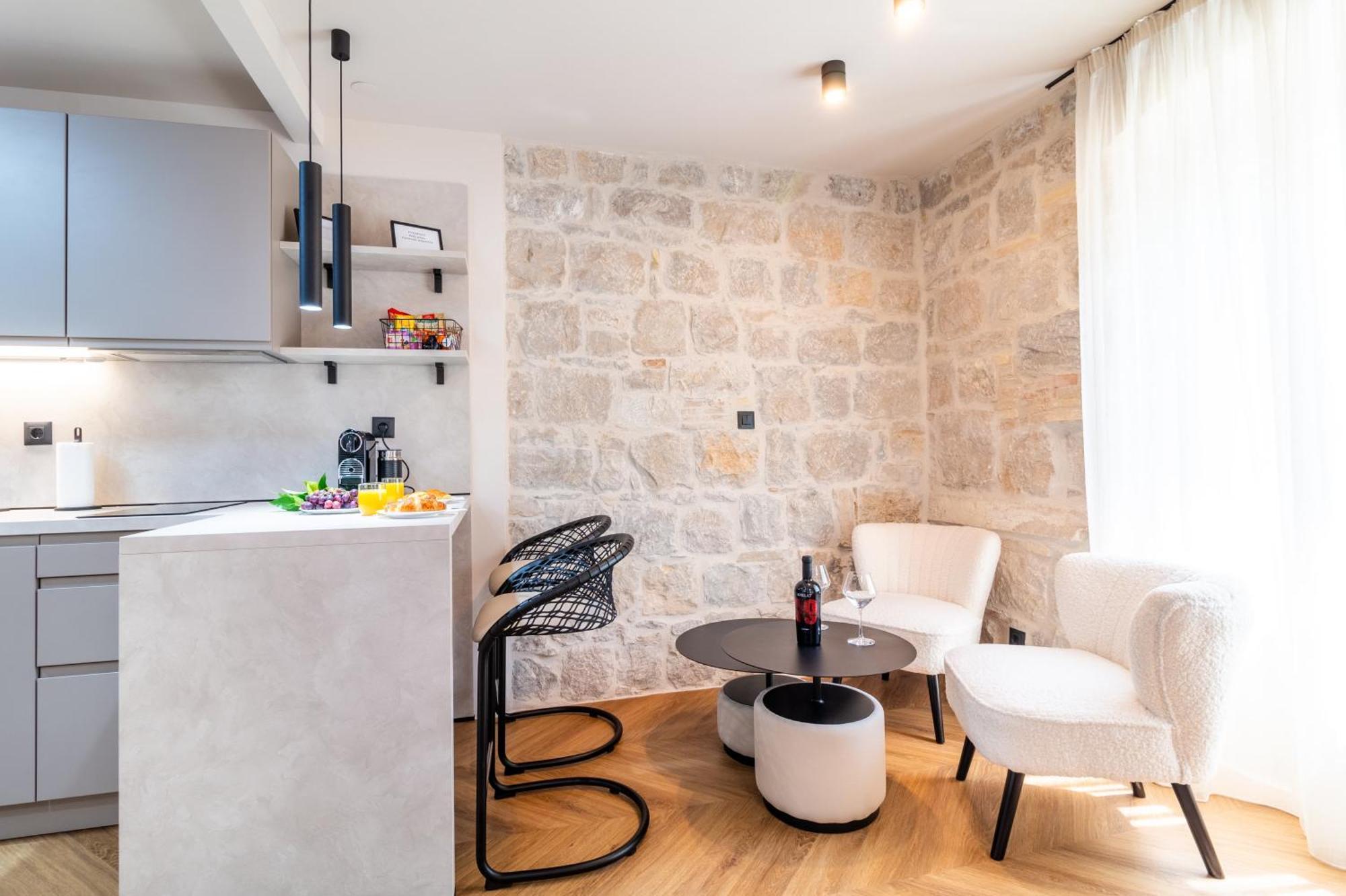 Centre In Stone House Apartment *