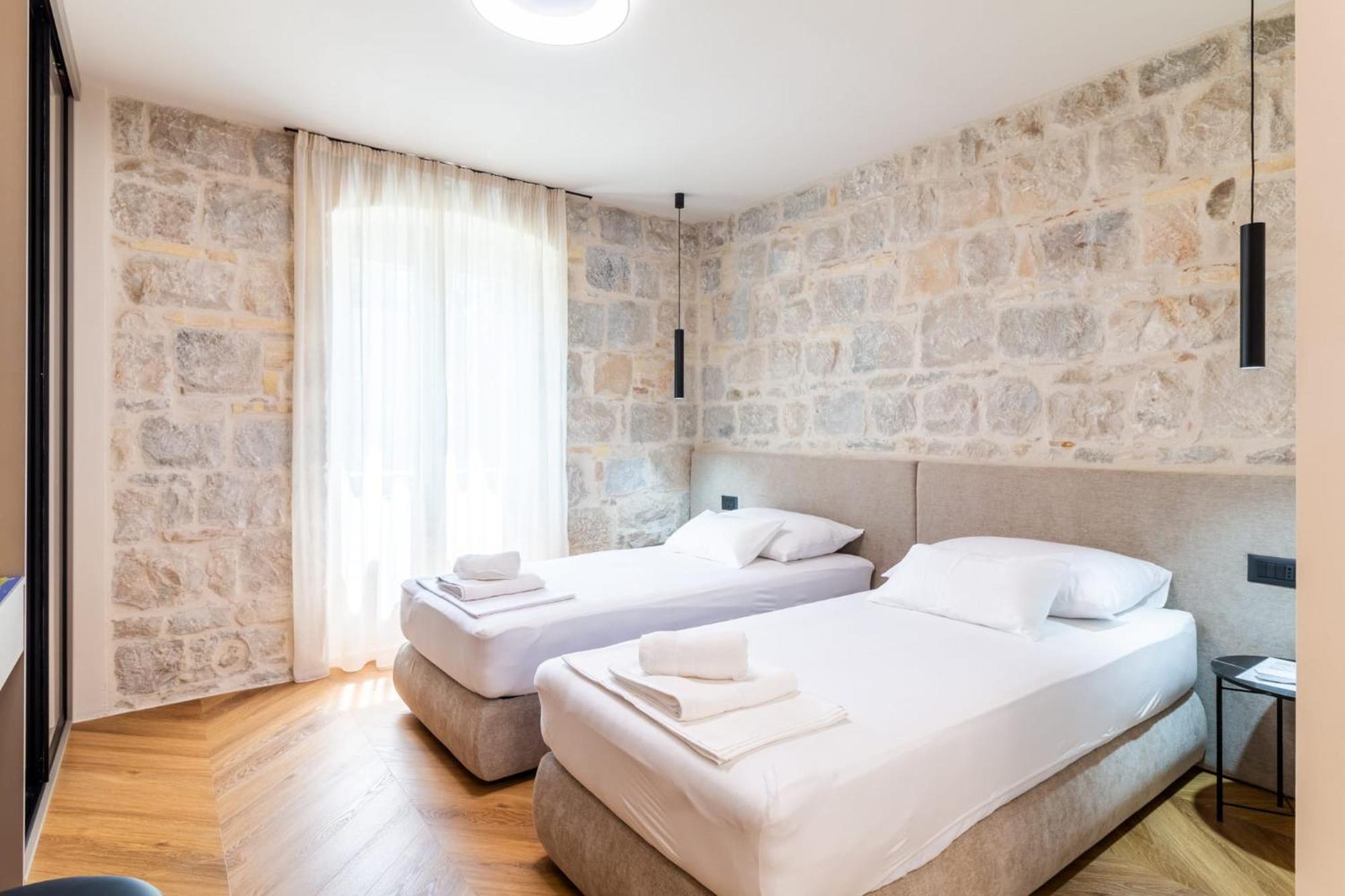 Centre In Stone House Apartment *
