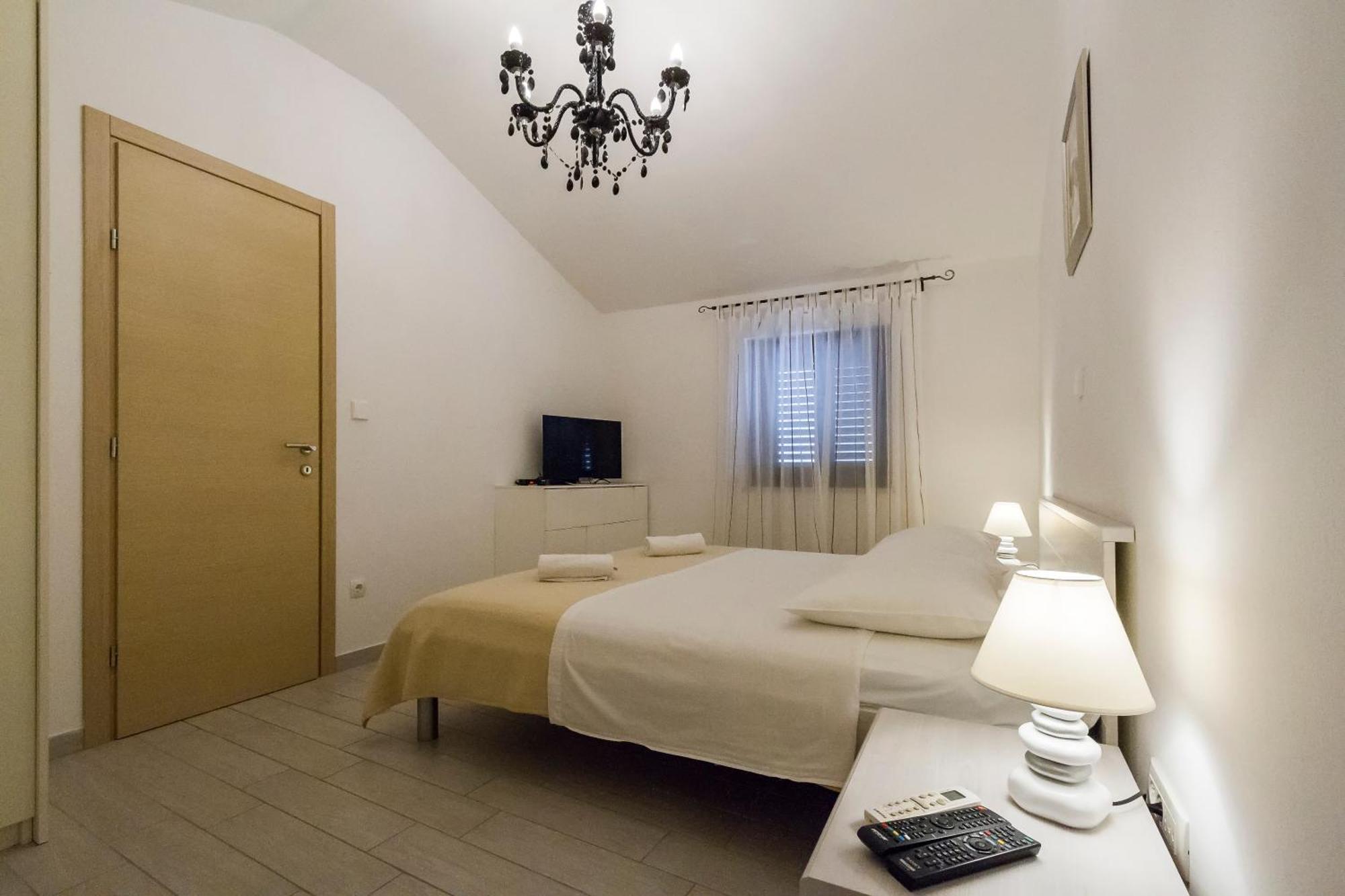 Apartment Blue Olive Split