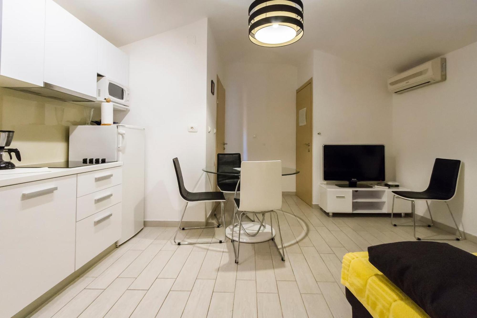 Apartment Blue Olive Split