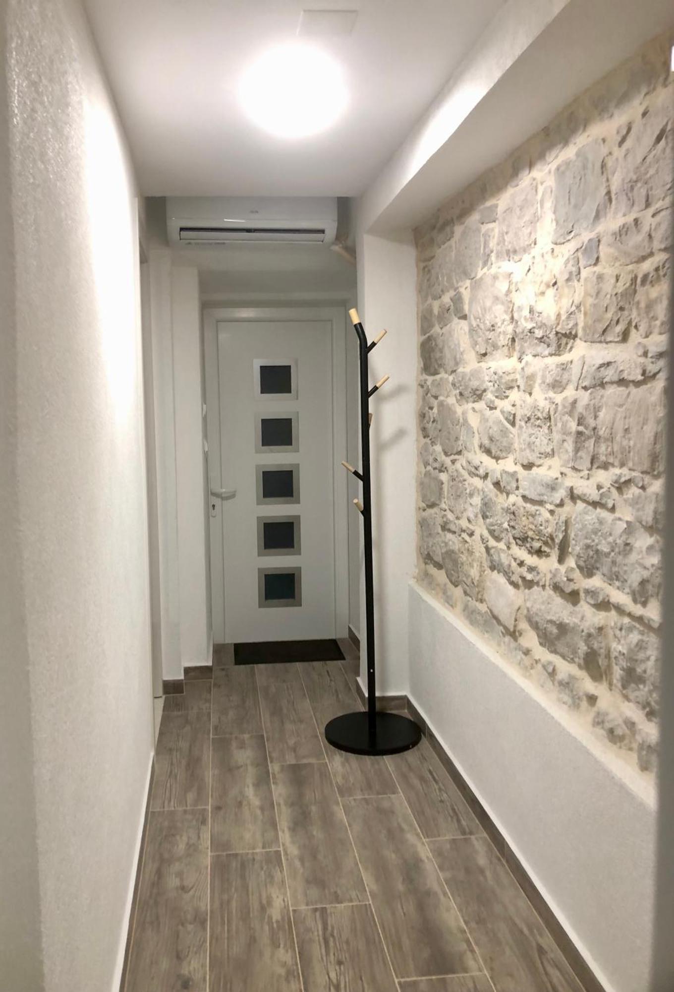 Blue Moon Split- Free Parking * Split