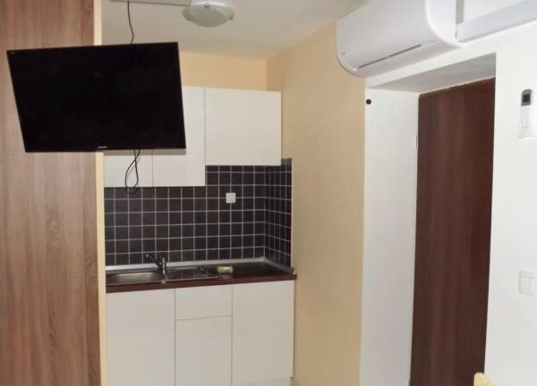 Apartment Holidays Budget 12 Split