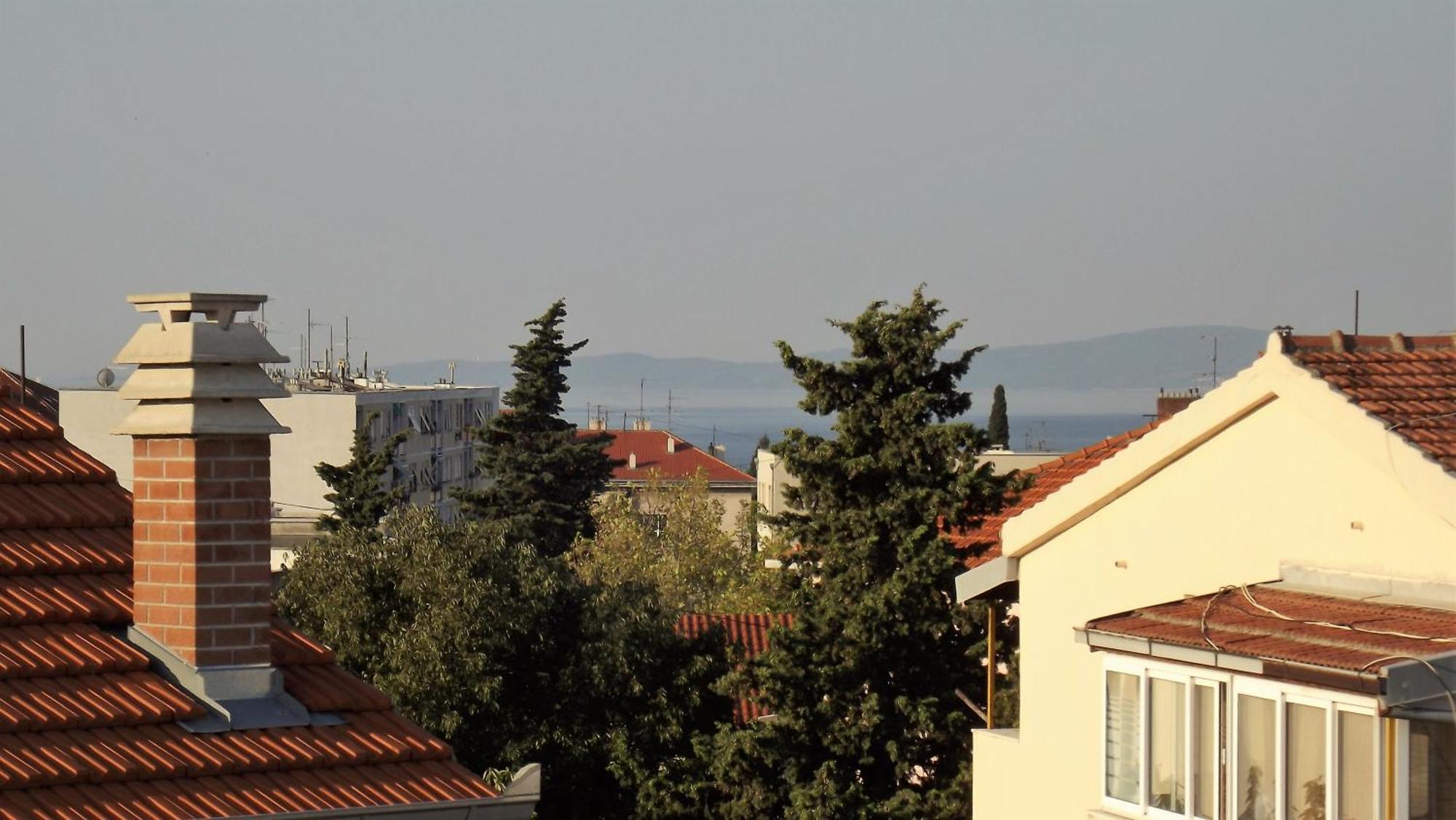 Holidays 16 * Split