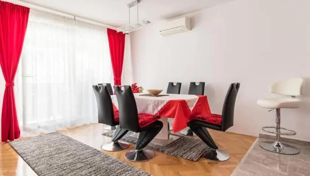 Gasthof Deluxe Manuela With Balcony Center 3*