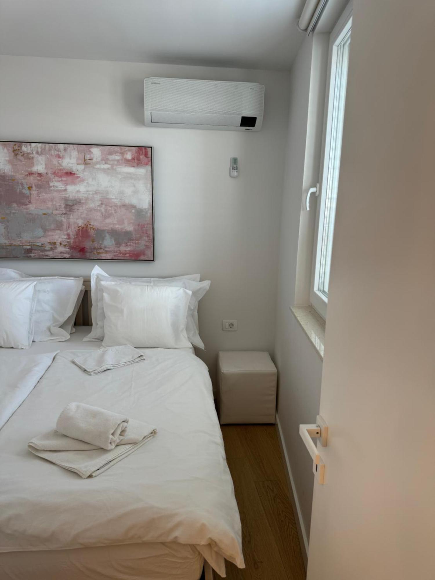 Luxury In The Center Of Apartment Split