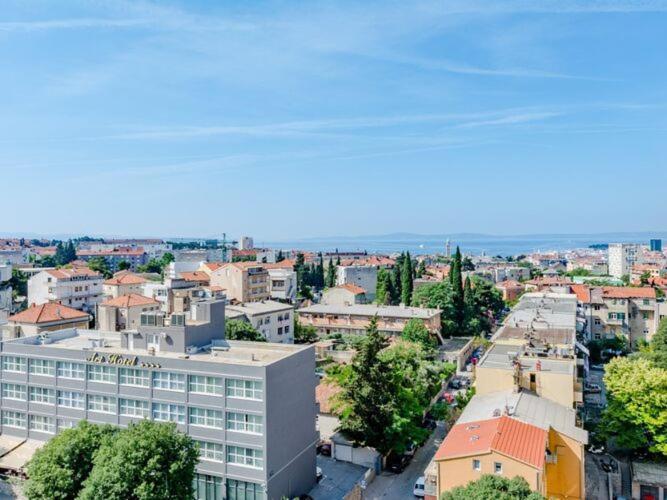 Ecija St *