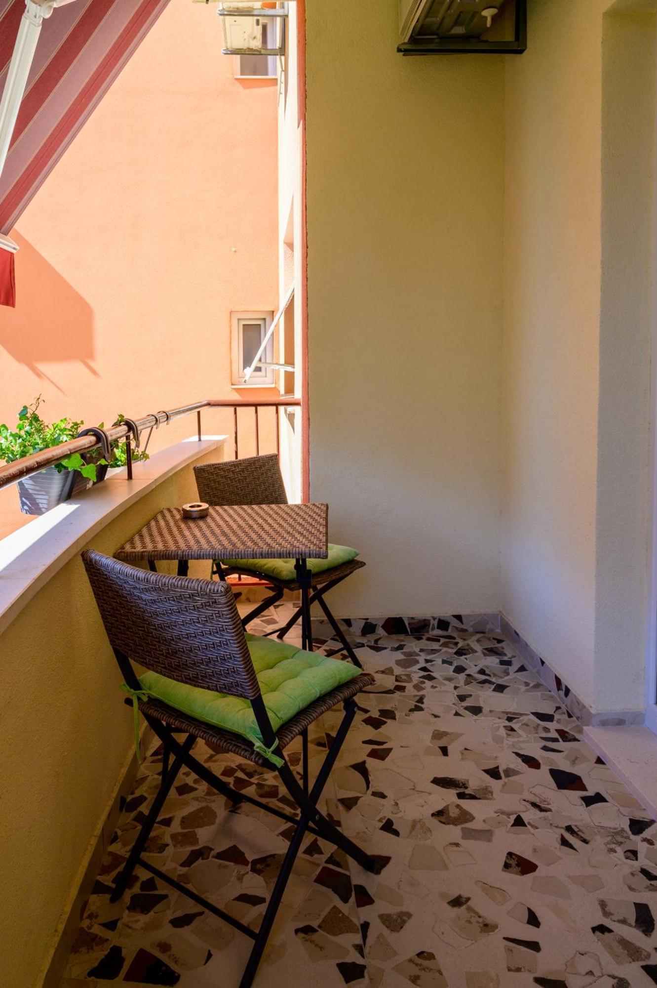 And Luxury Apartment *