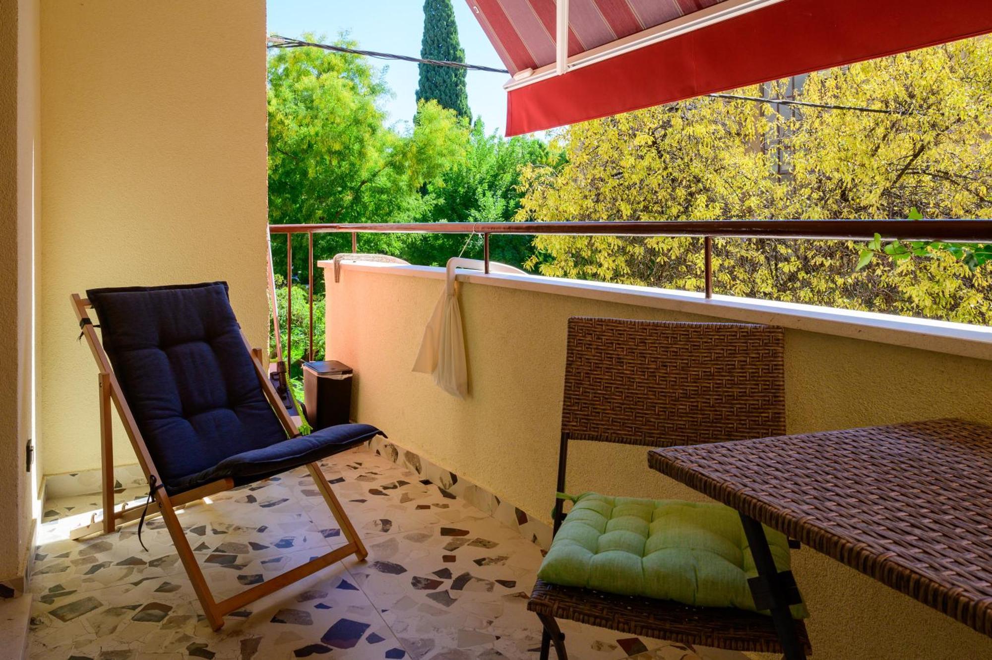 And Luxury Apartment
