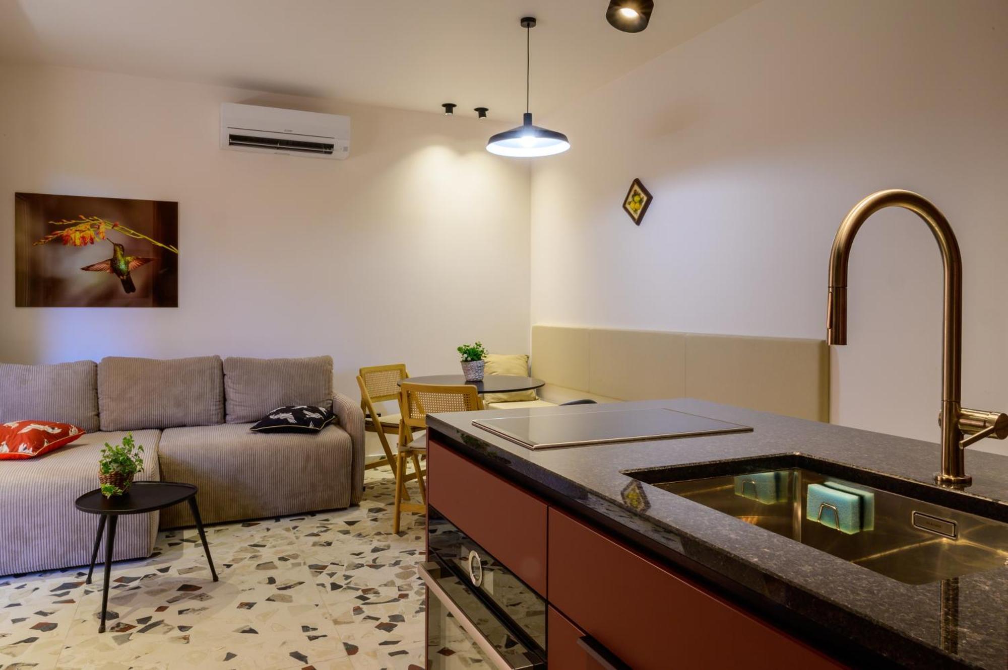 Apartment And Luxury