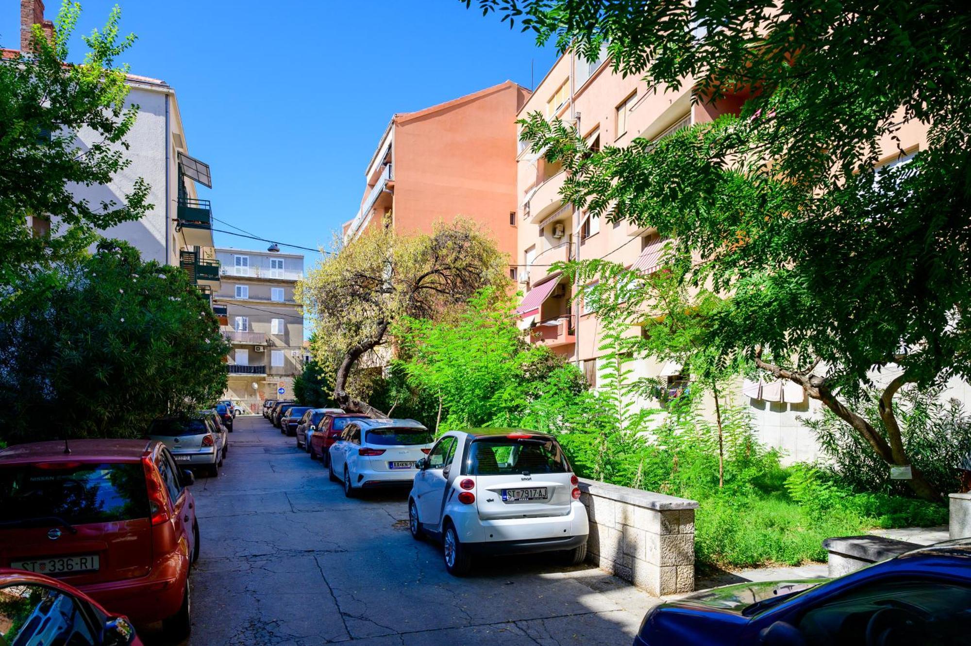 And Luxury Apartment *