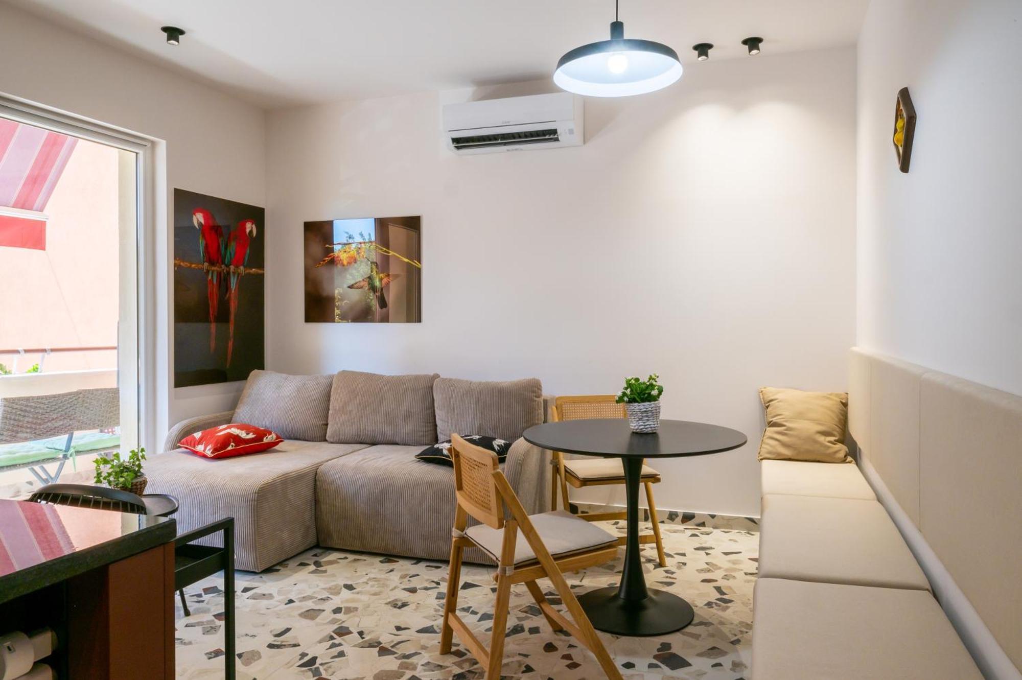 And Luxury Apartment *