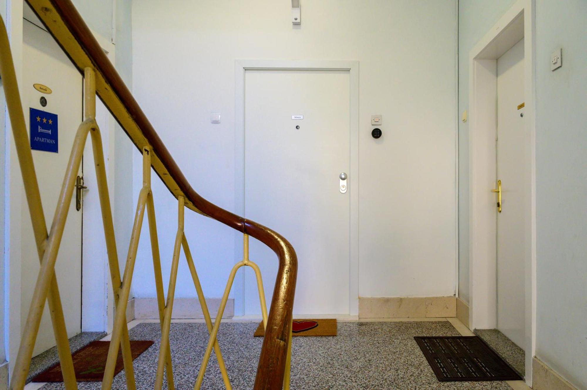 Apartment And Luxury