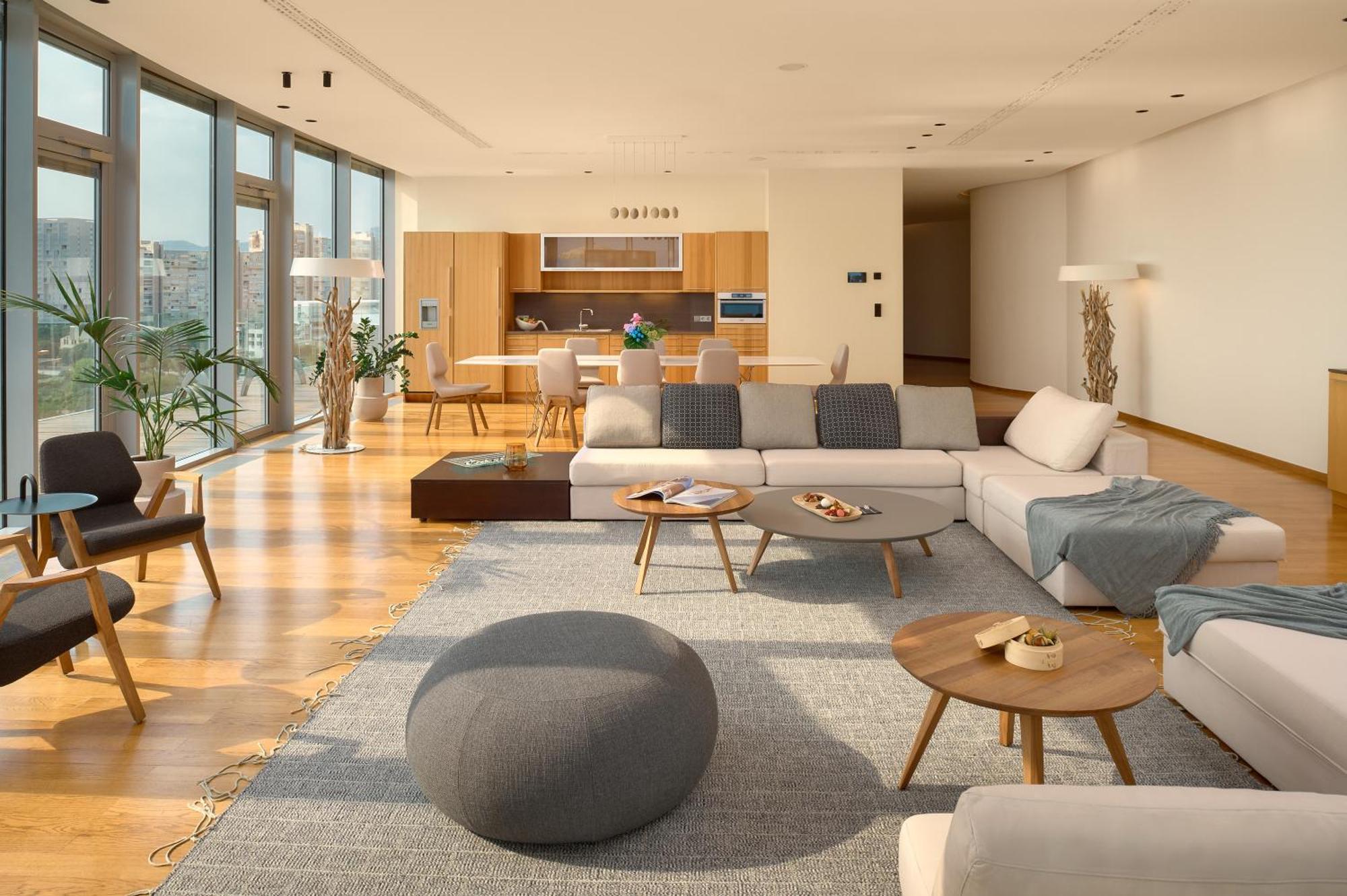 Radisson Blu & 5*