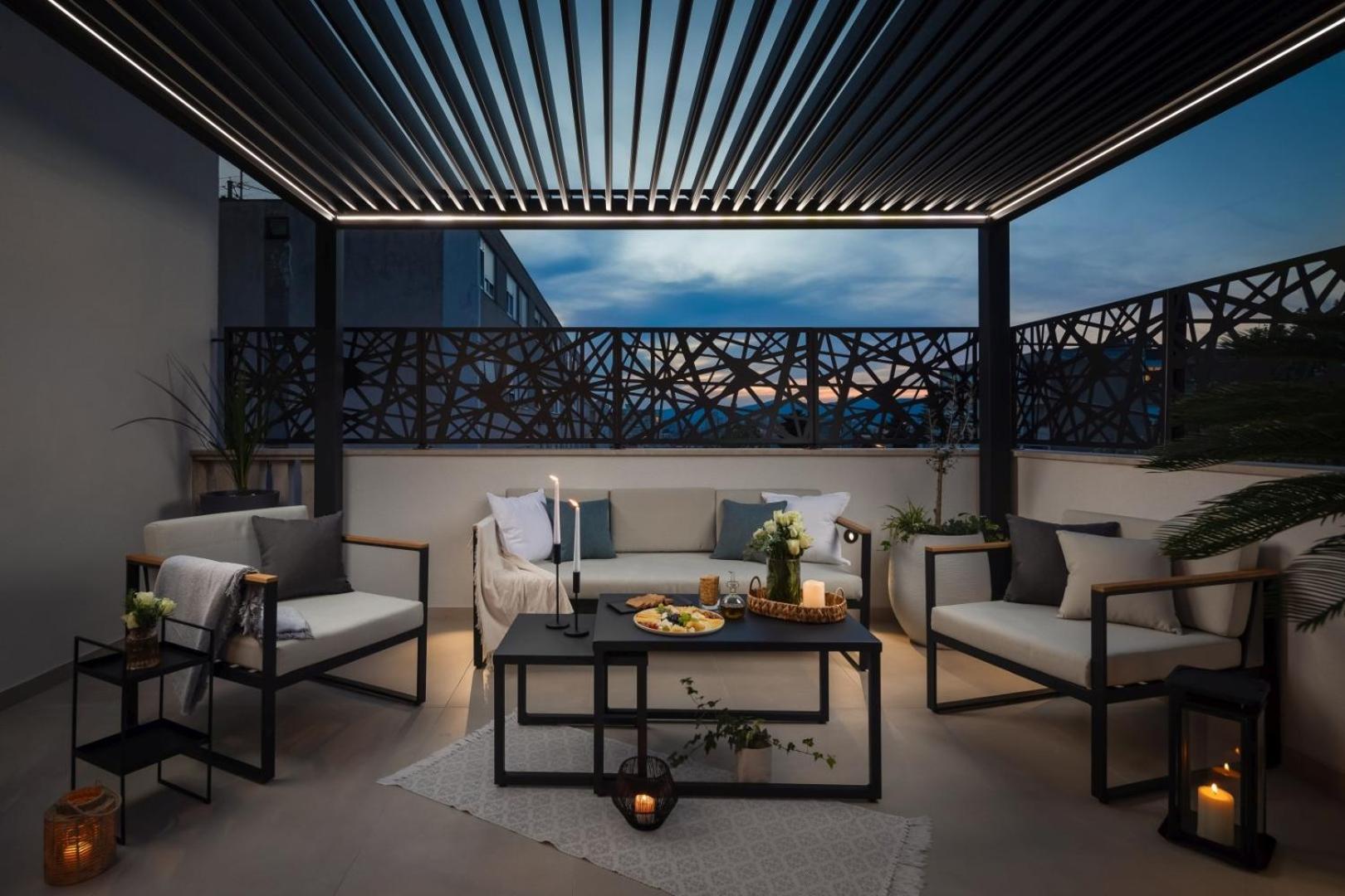 Luxury Silvery In Center With Jacuzzi, Sauna And Parking