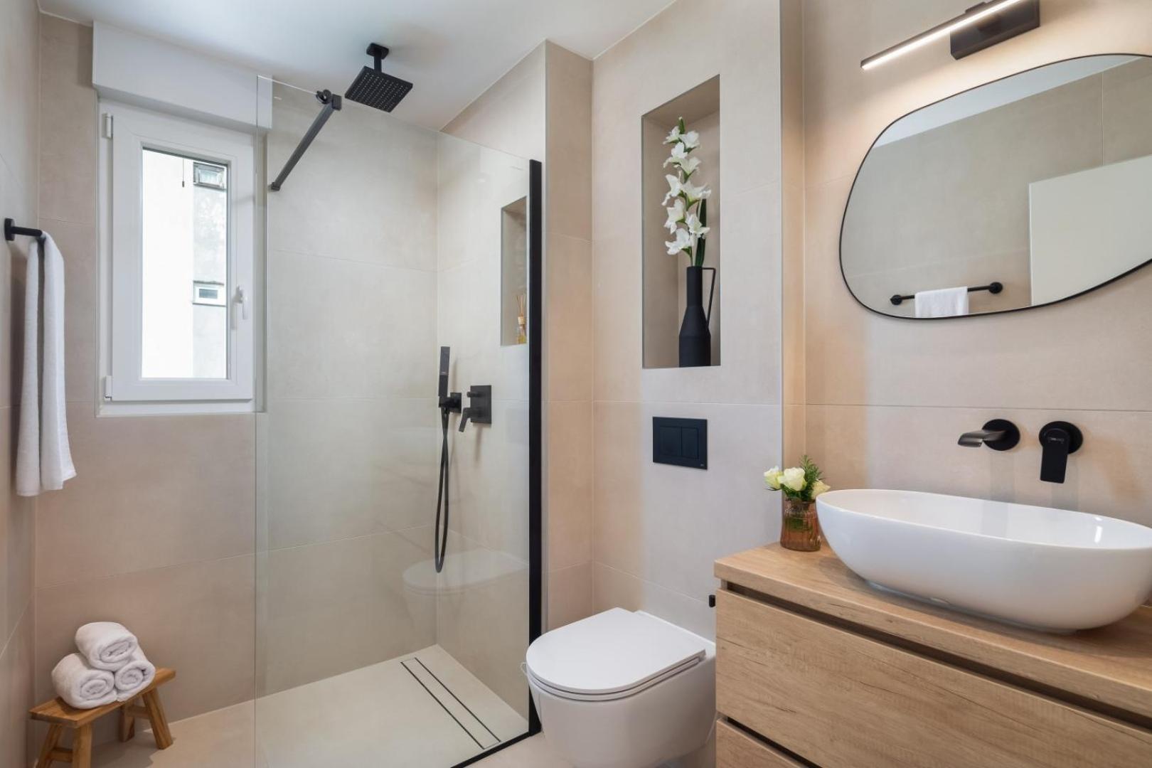 Apartment Luxury Silvery In Center With Jacuzzi, Sauna And Parking *