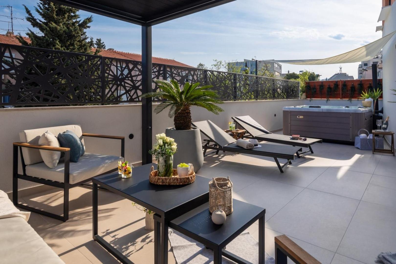 Apartment Luxury Silvery In Center With Jacuzzi, Sauna And Parking *