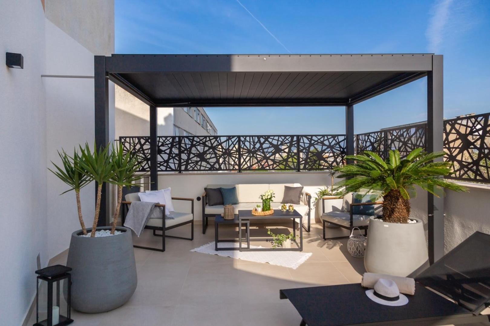 Apartment Luxury Silvery In Center With Jacuzzi, Sauna And Parking