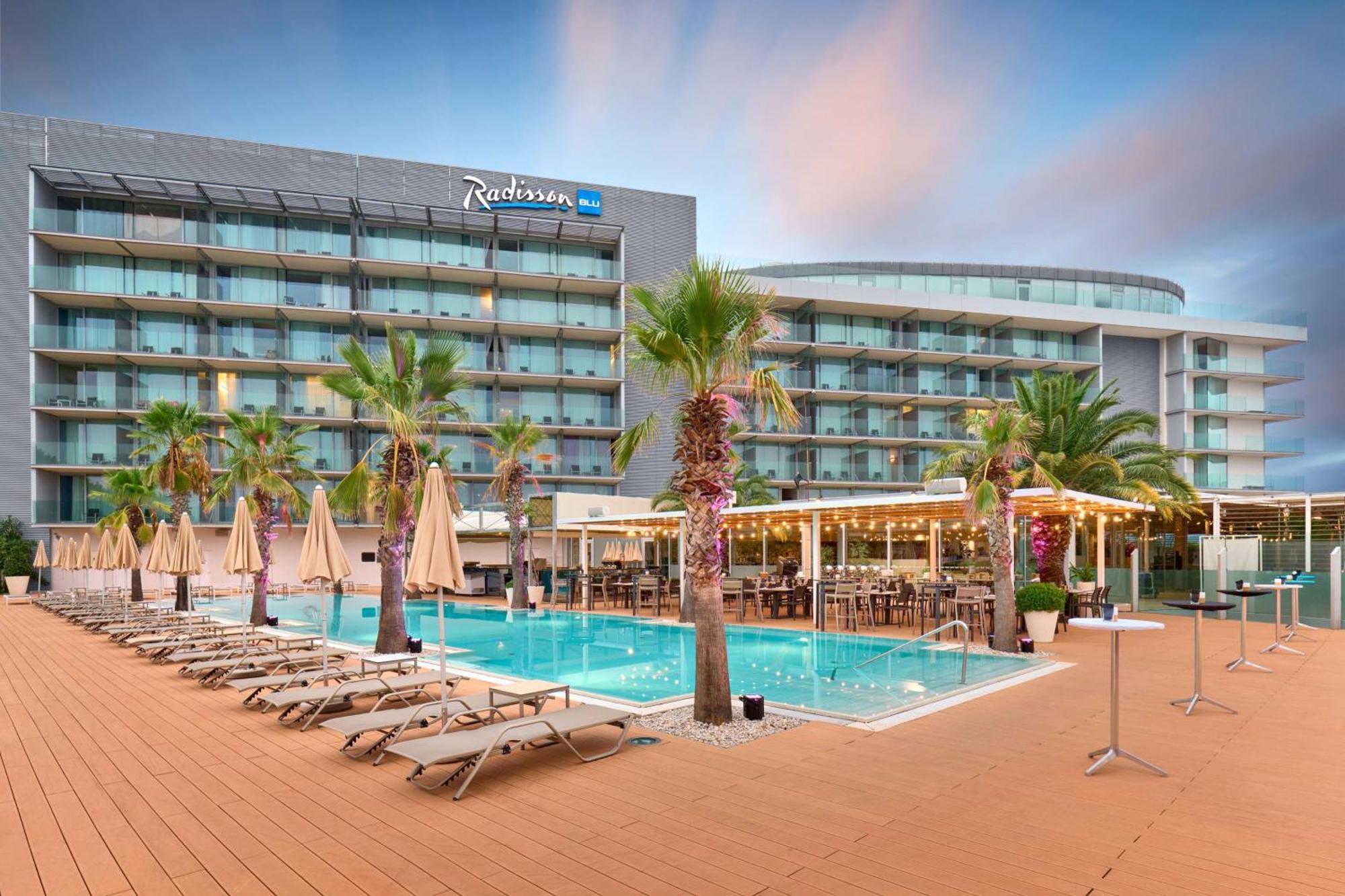 Radisson Blu &