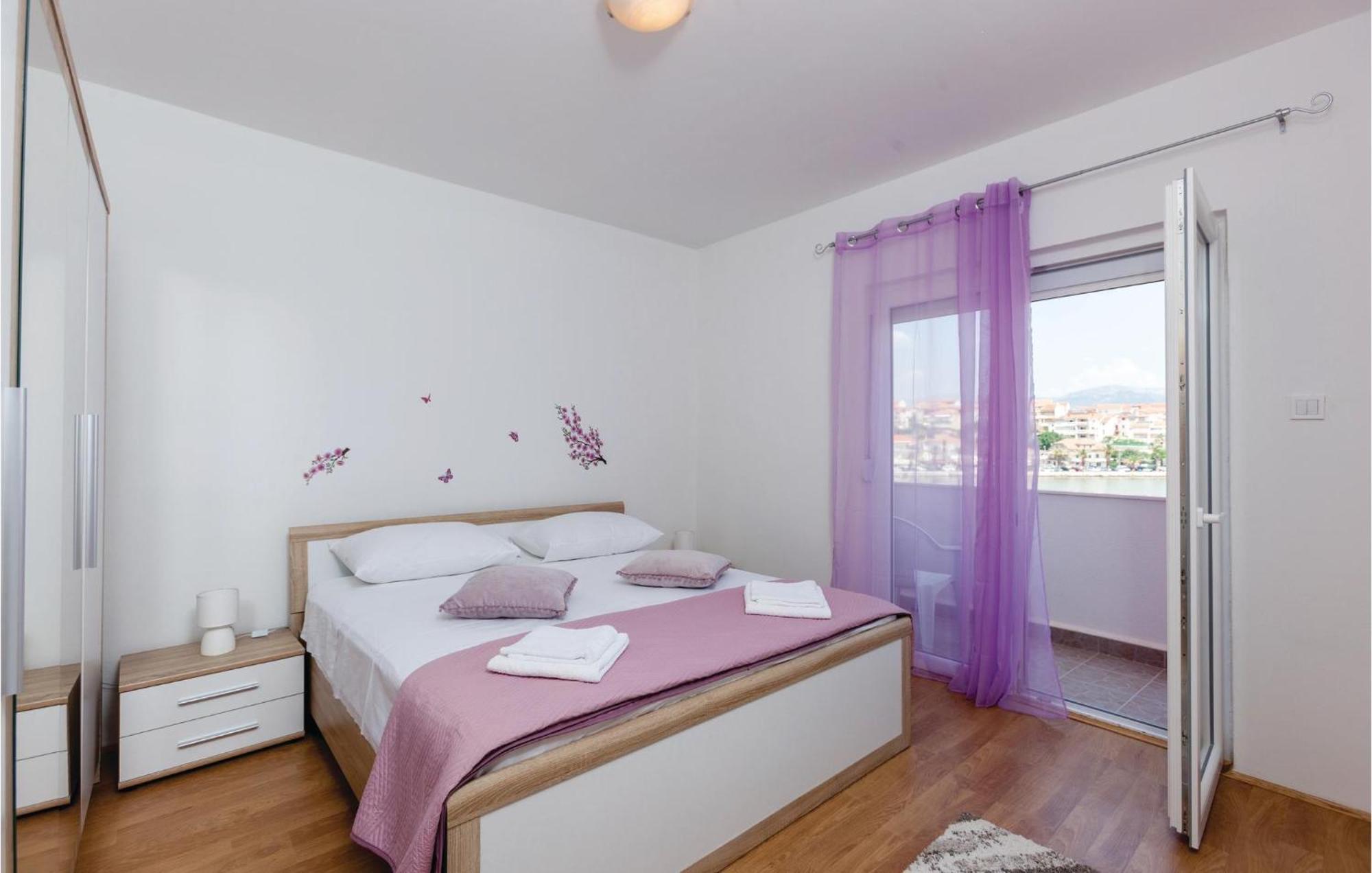 4 Bedroom Front In Stobrec Ferienhaus Split
