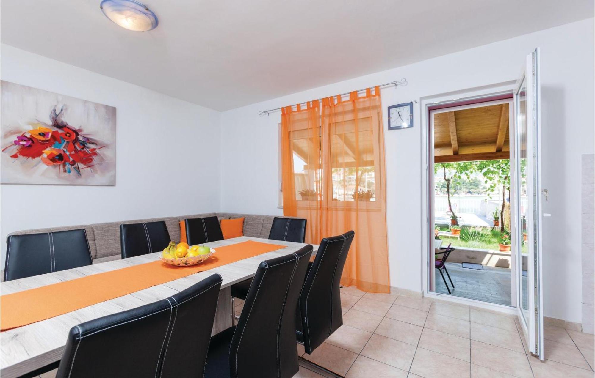 Ferienhaus 4 Bedroom Front In Stobrec Split