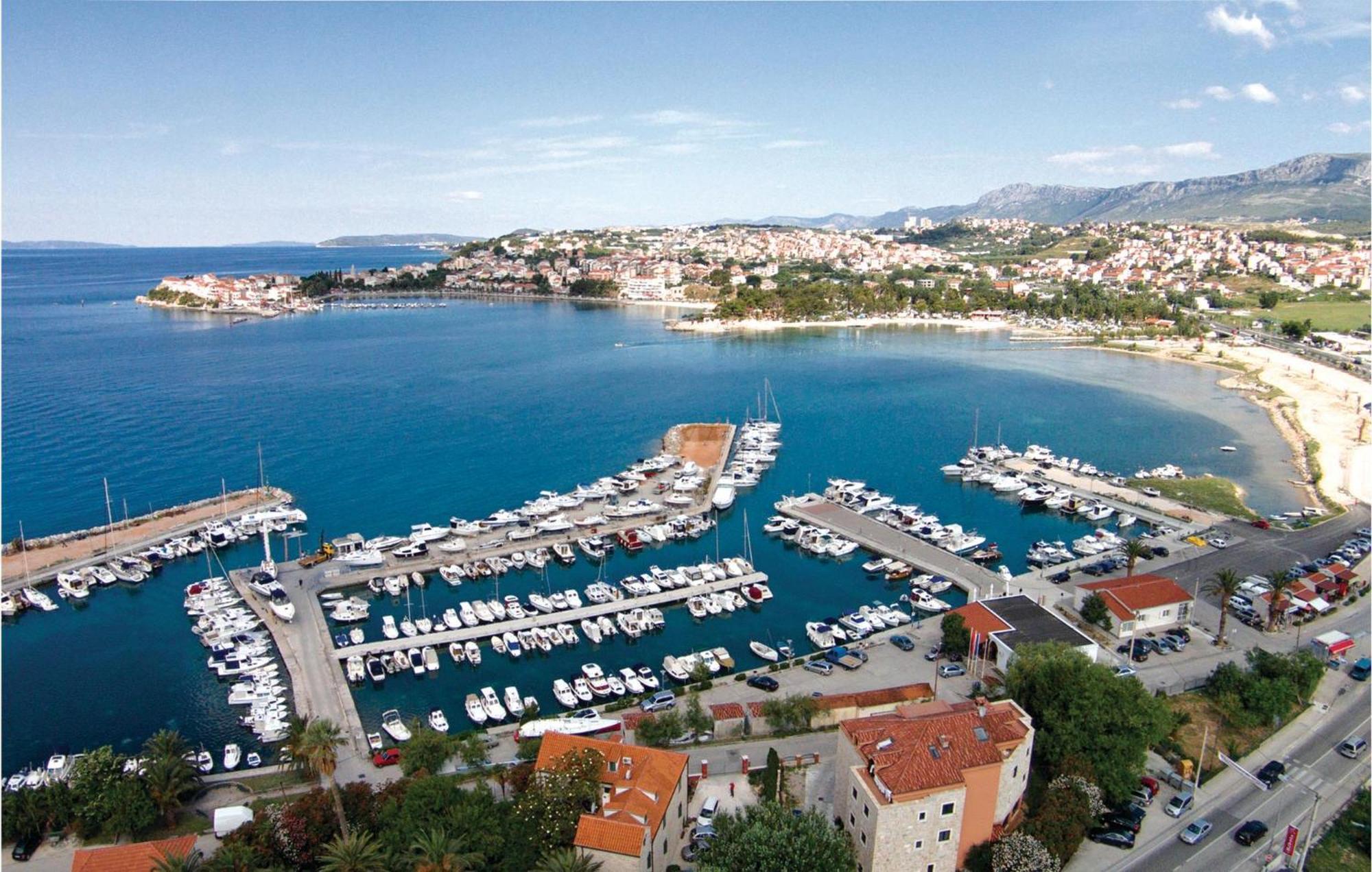 4 Bedroom Front In Stobrec Ferienhaus Split