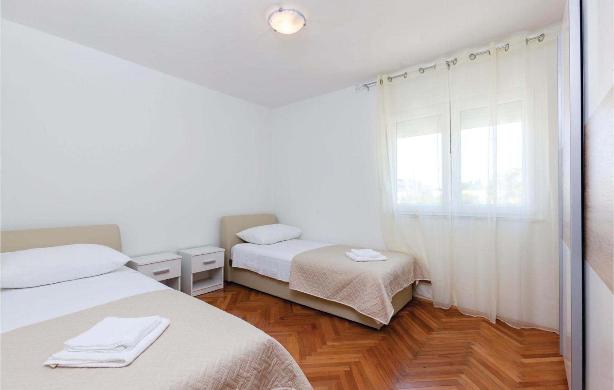 4 Bedroom Front In Stobrec *
