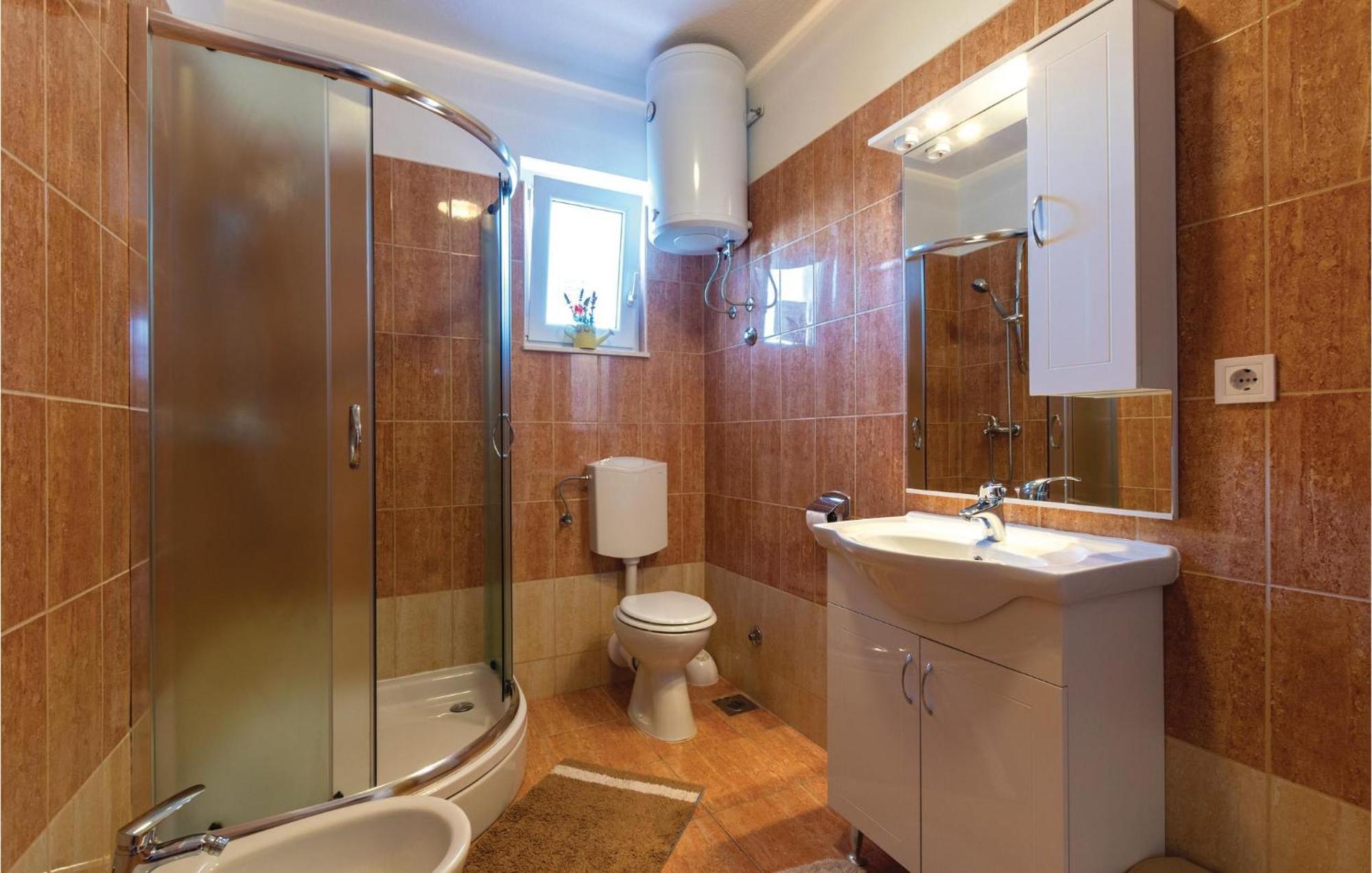 4 Bedroom Front In Stobrec