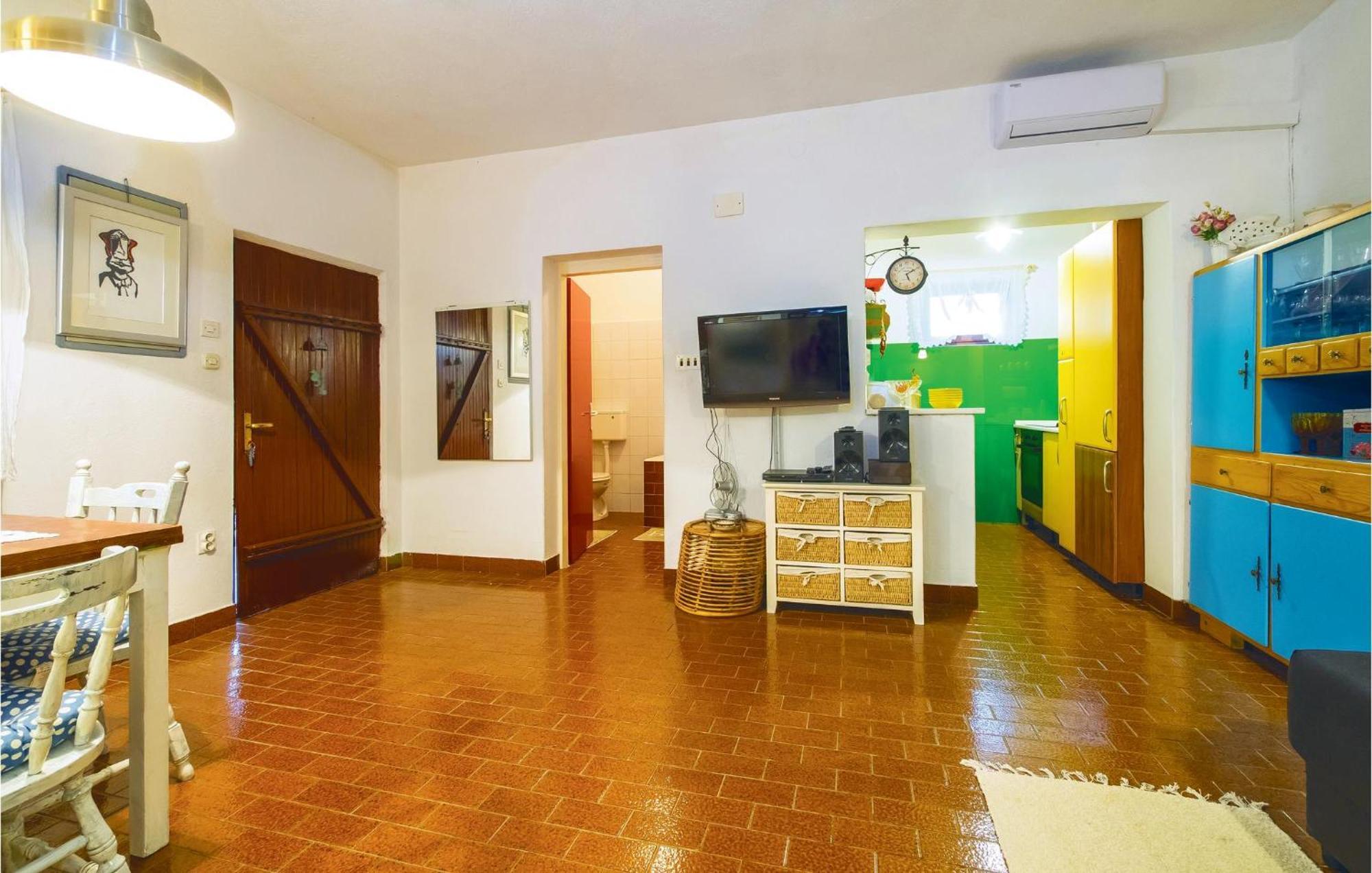 Holiday home 2 Bedroom Cozy In Zrnovnica