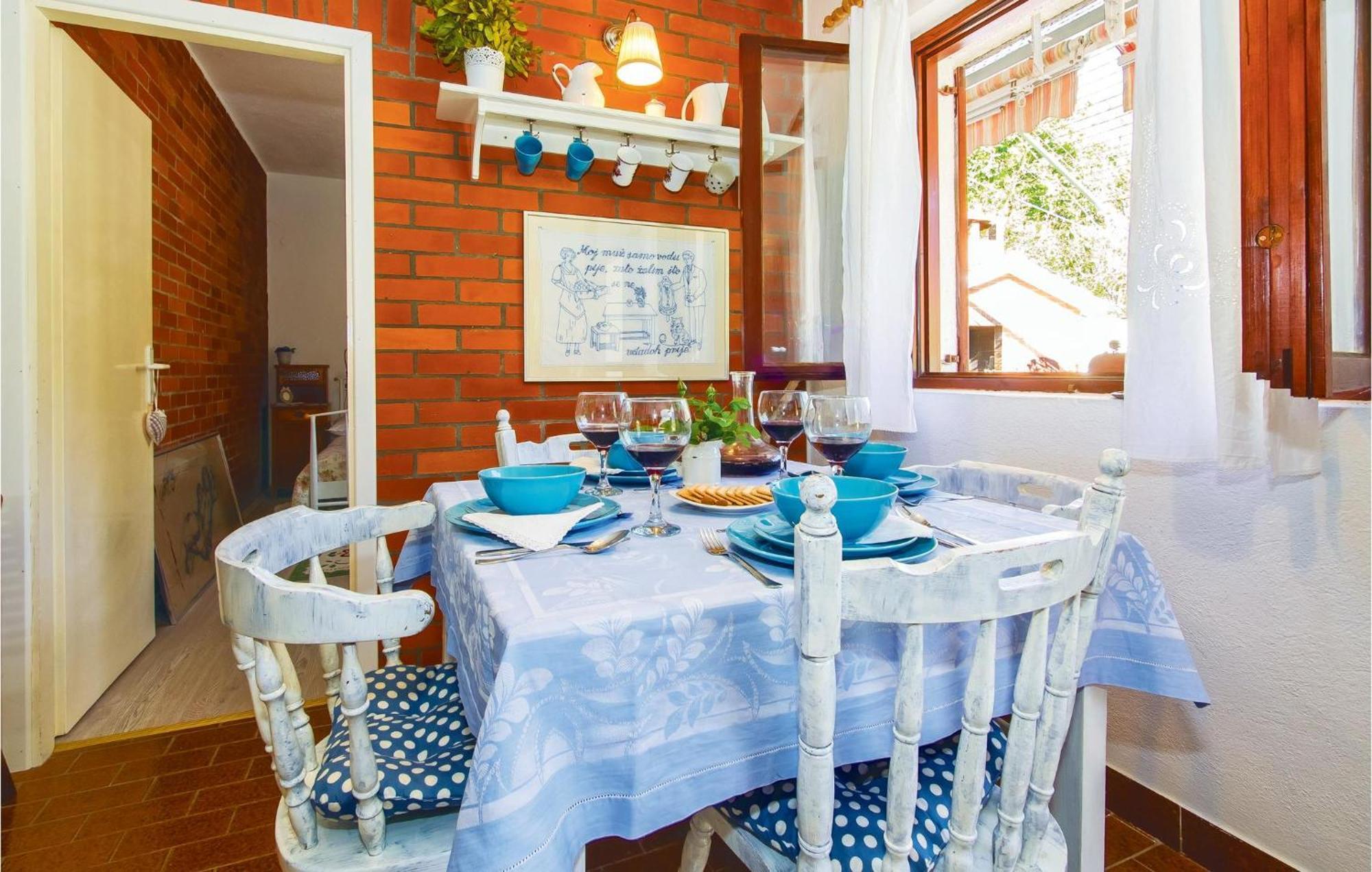 Holiday home 2 Bedroom Cozy In Zrnovnica *