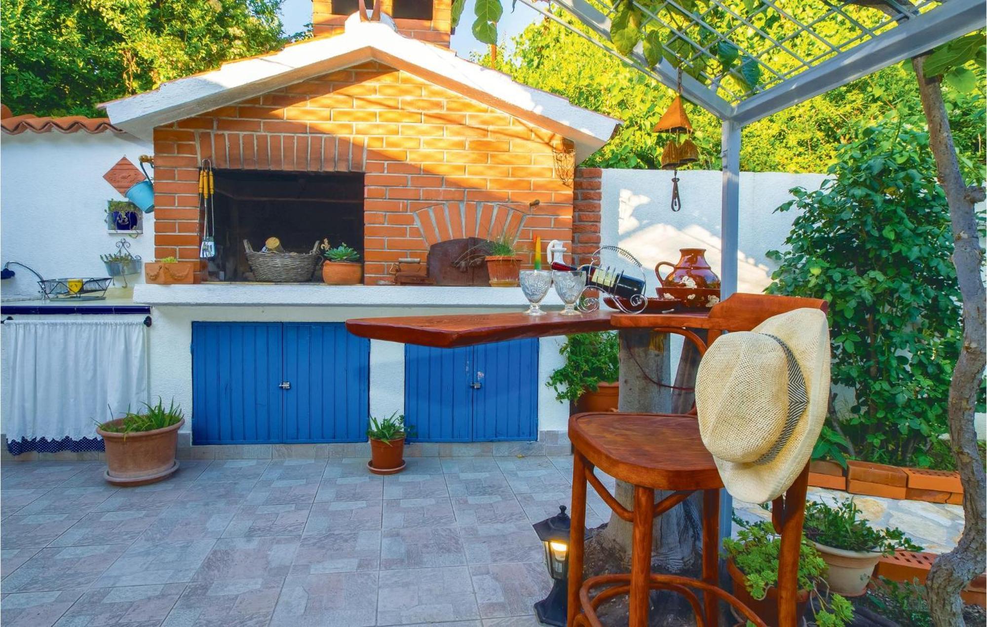 2 Bedroom Cozy In Zrnovnica Split