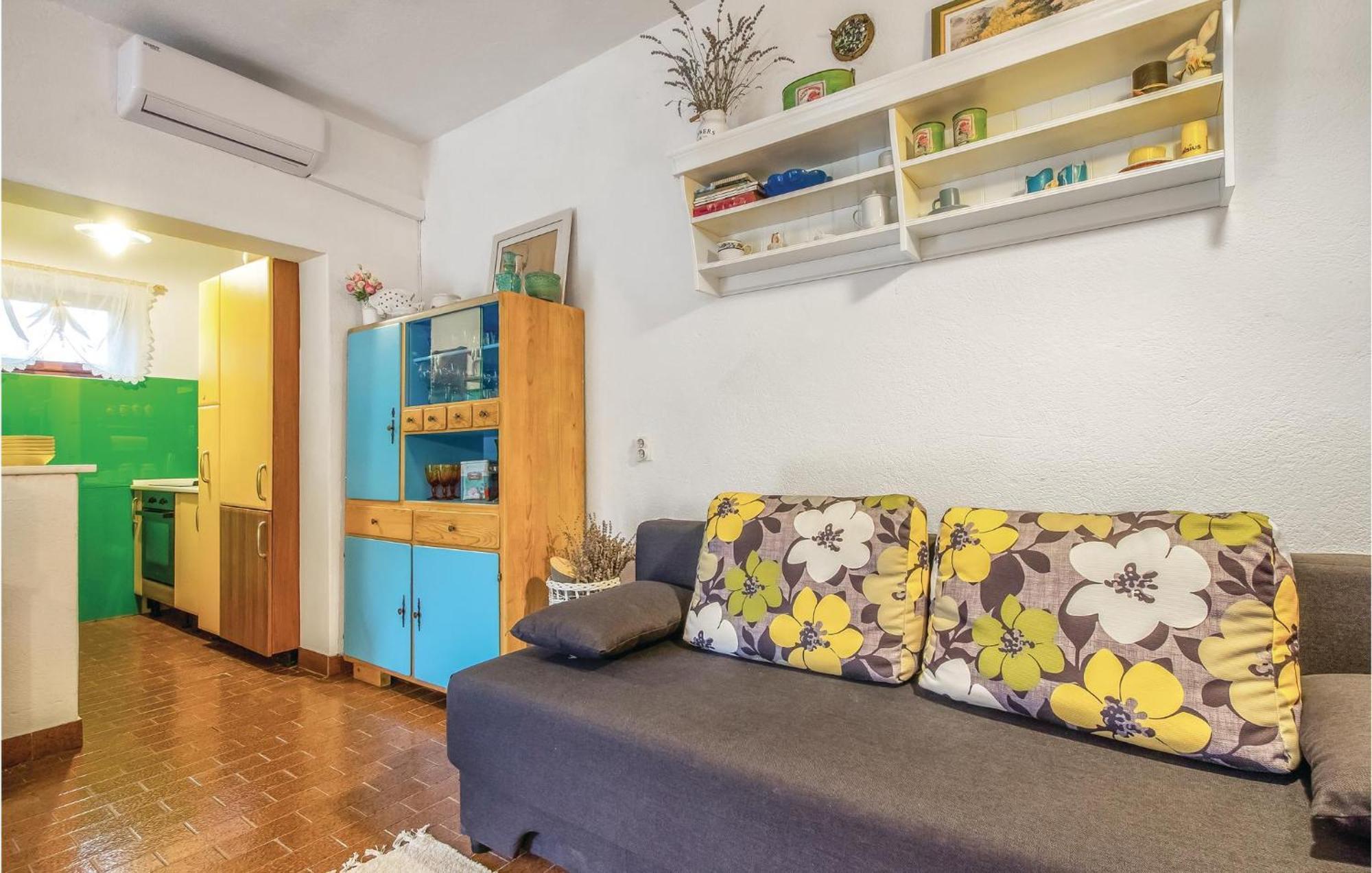2 Bedroom Cozy In Zrnovnica