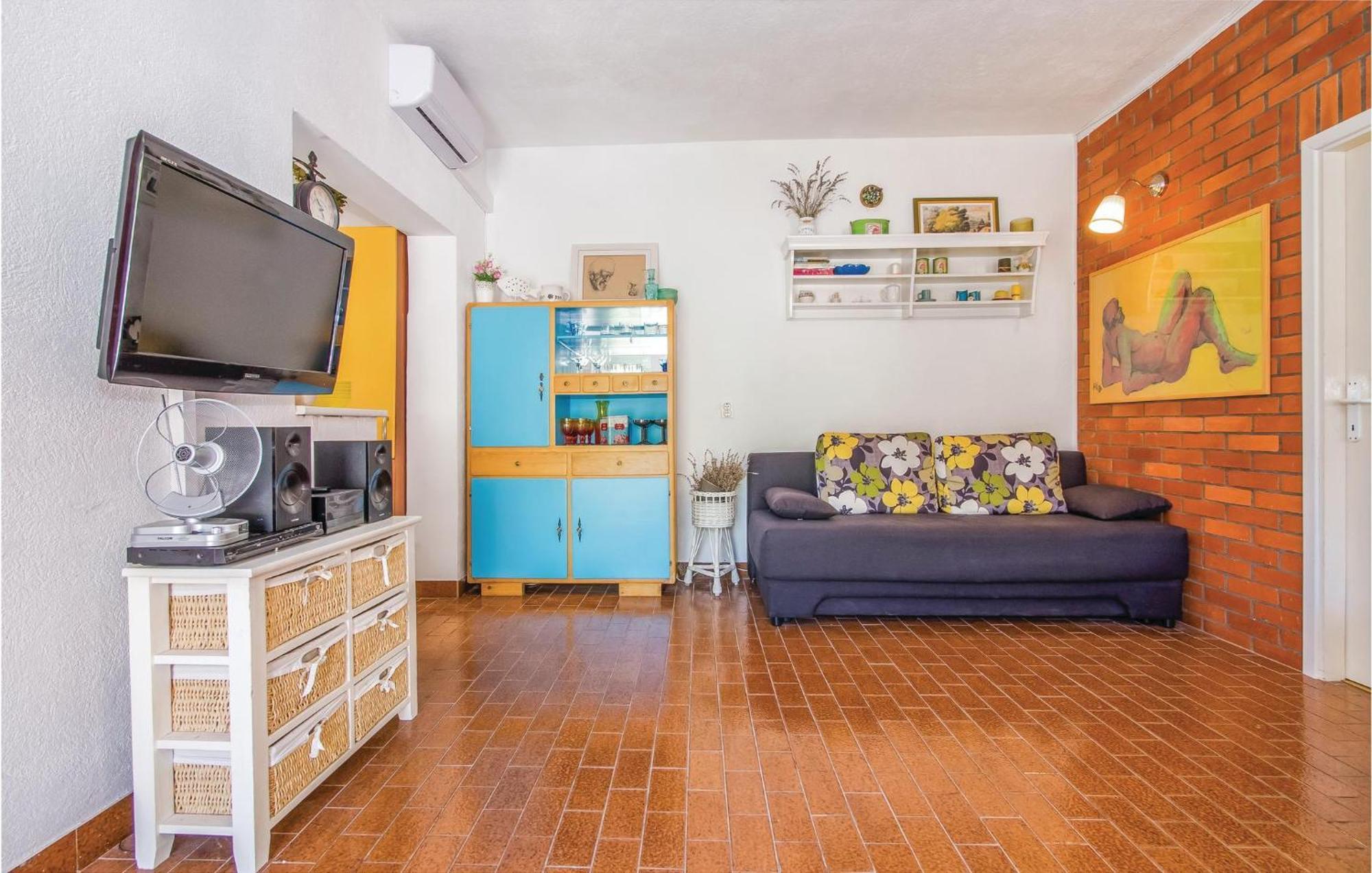 2 Bedroom Cozy In Zrnovnica *