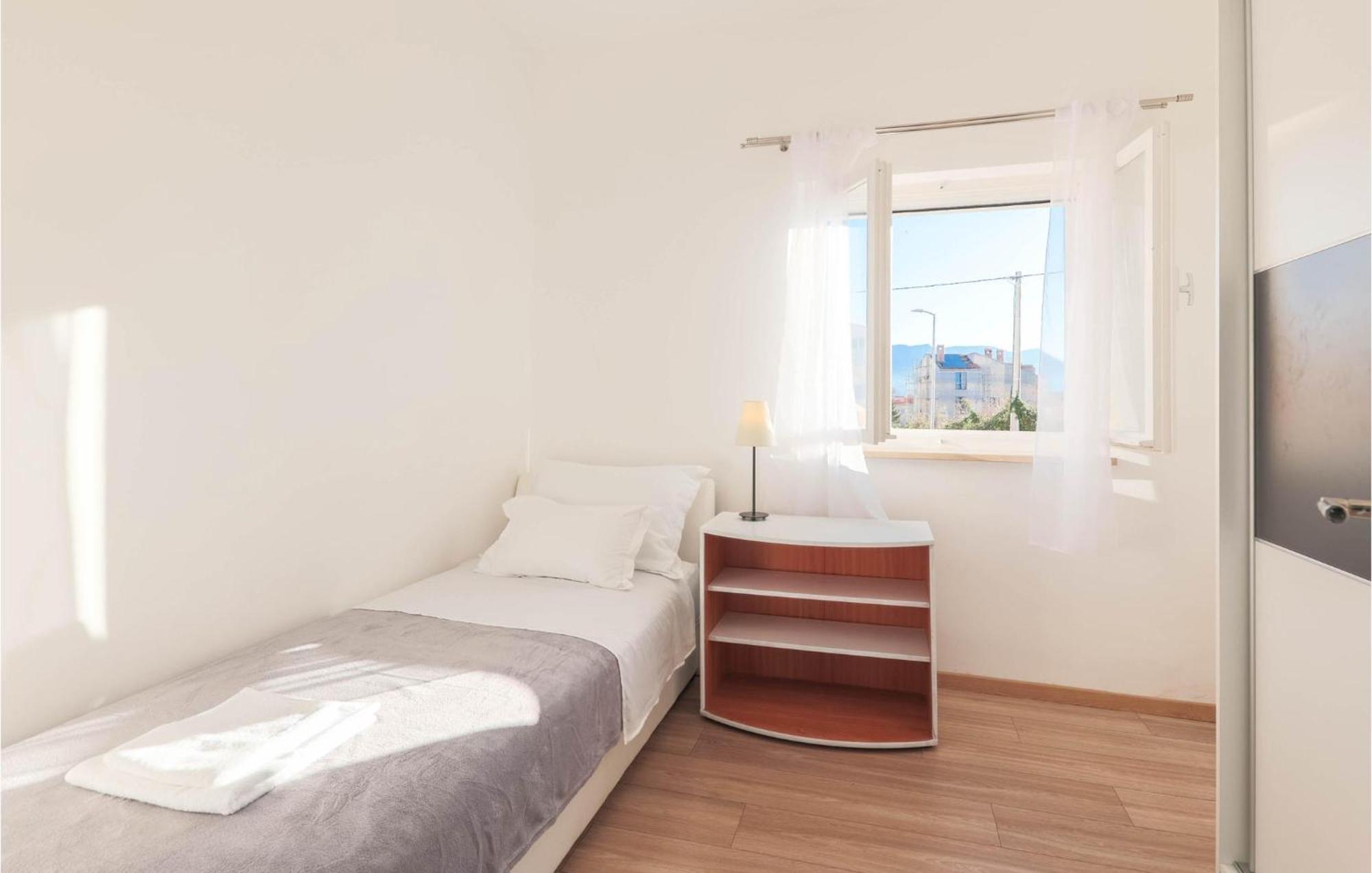 Apartment 3 Bedroom Gorgeous In *