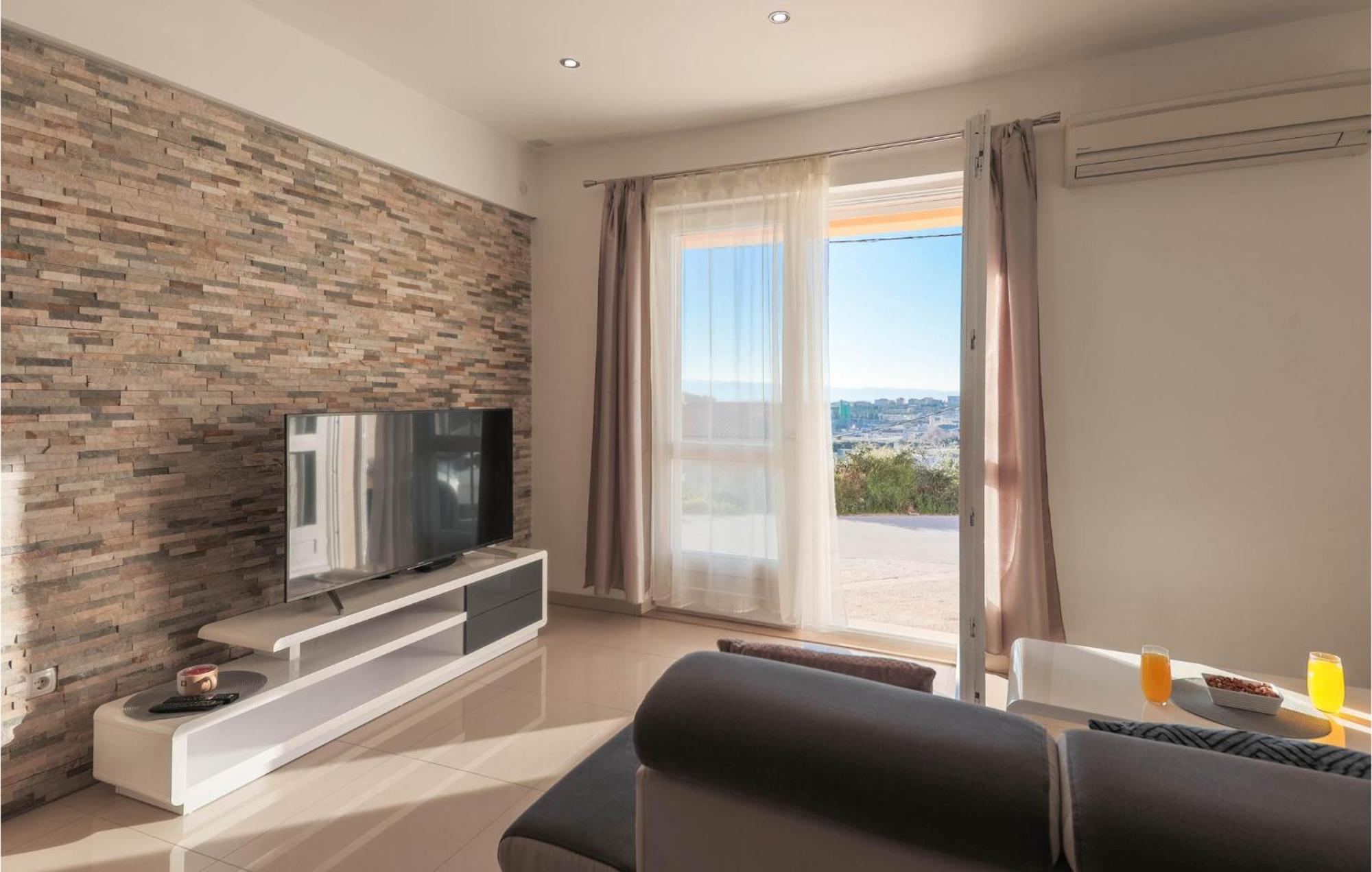Apartment 3 Bedroom Gorgeous In Split