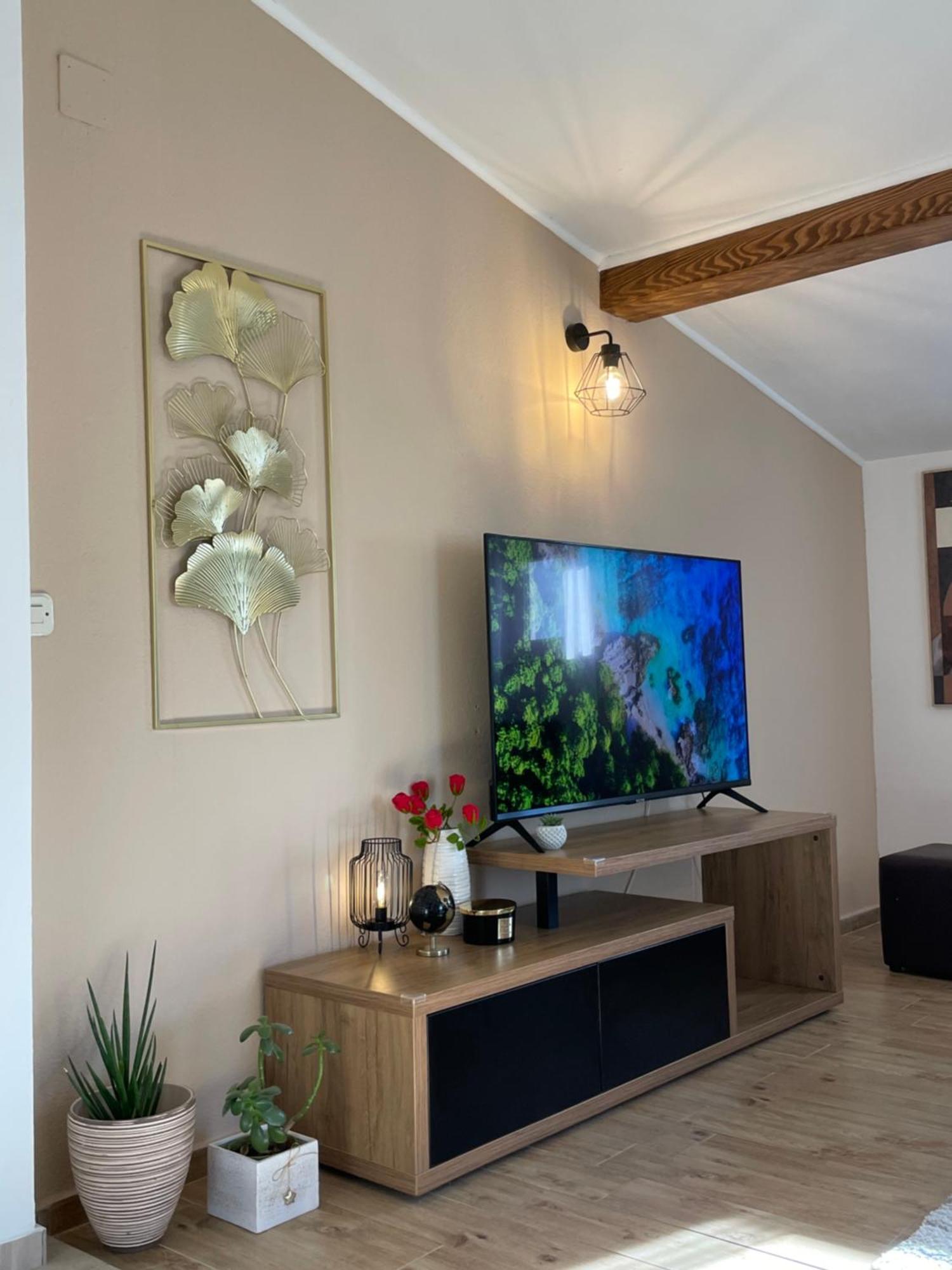 Sunset Apartment Split