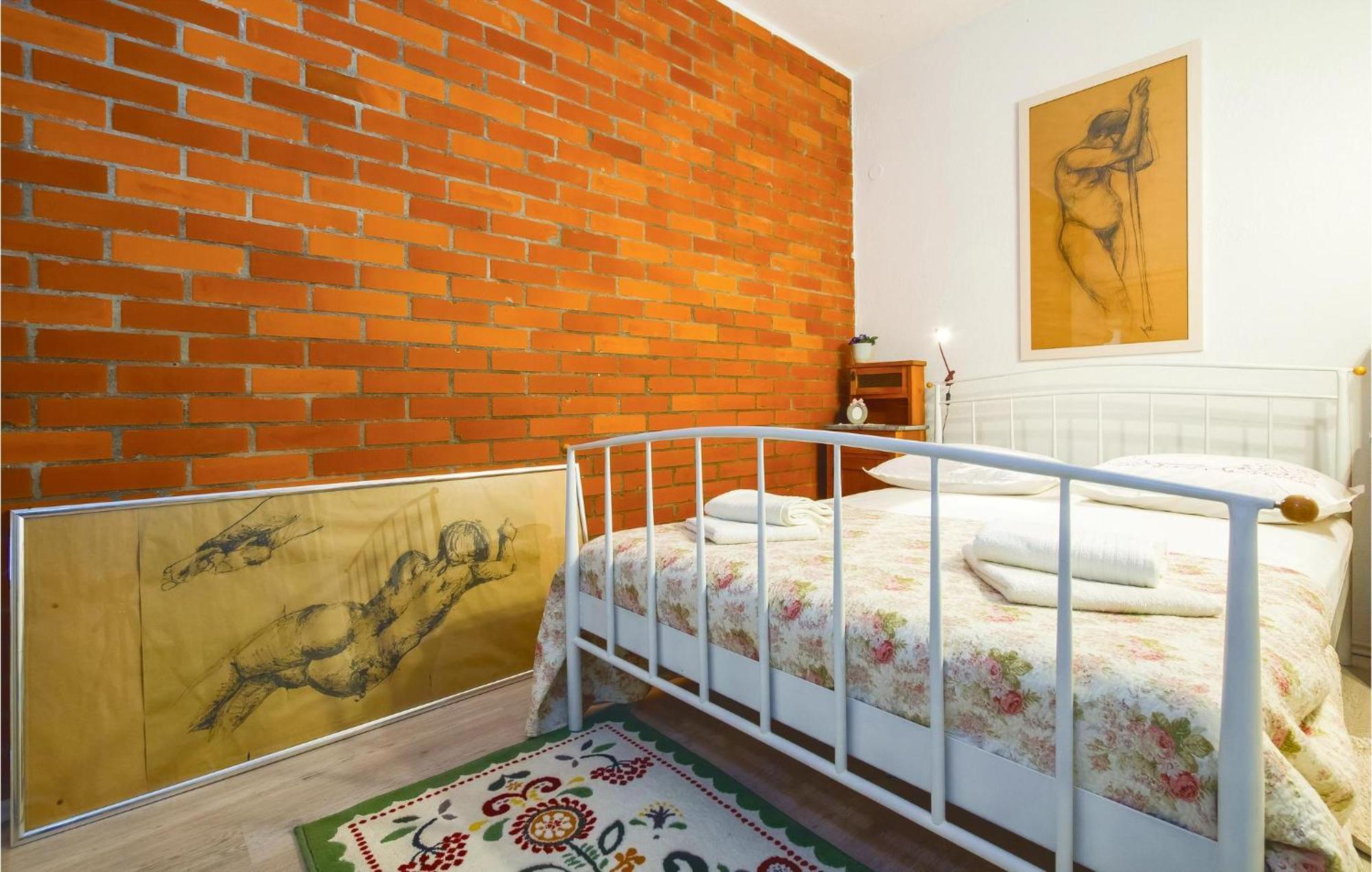 Holiday home 2 Bedroom Cozy In Zrnovnica *
