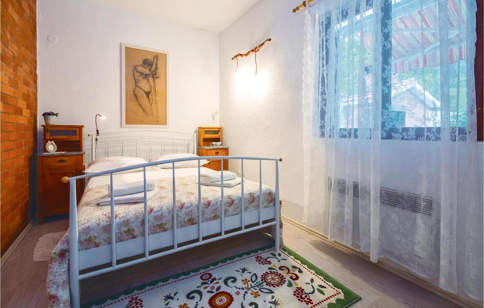 2 Bedroom Cozy In Zrnovnica Split