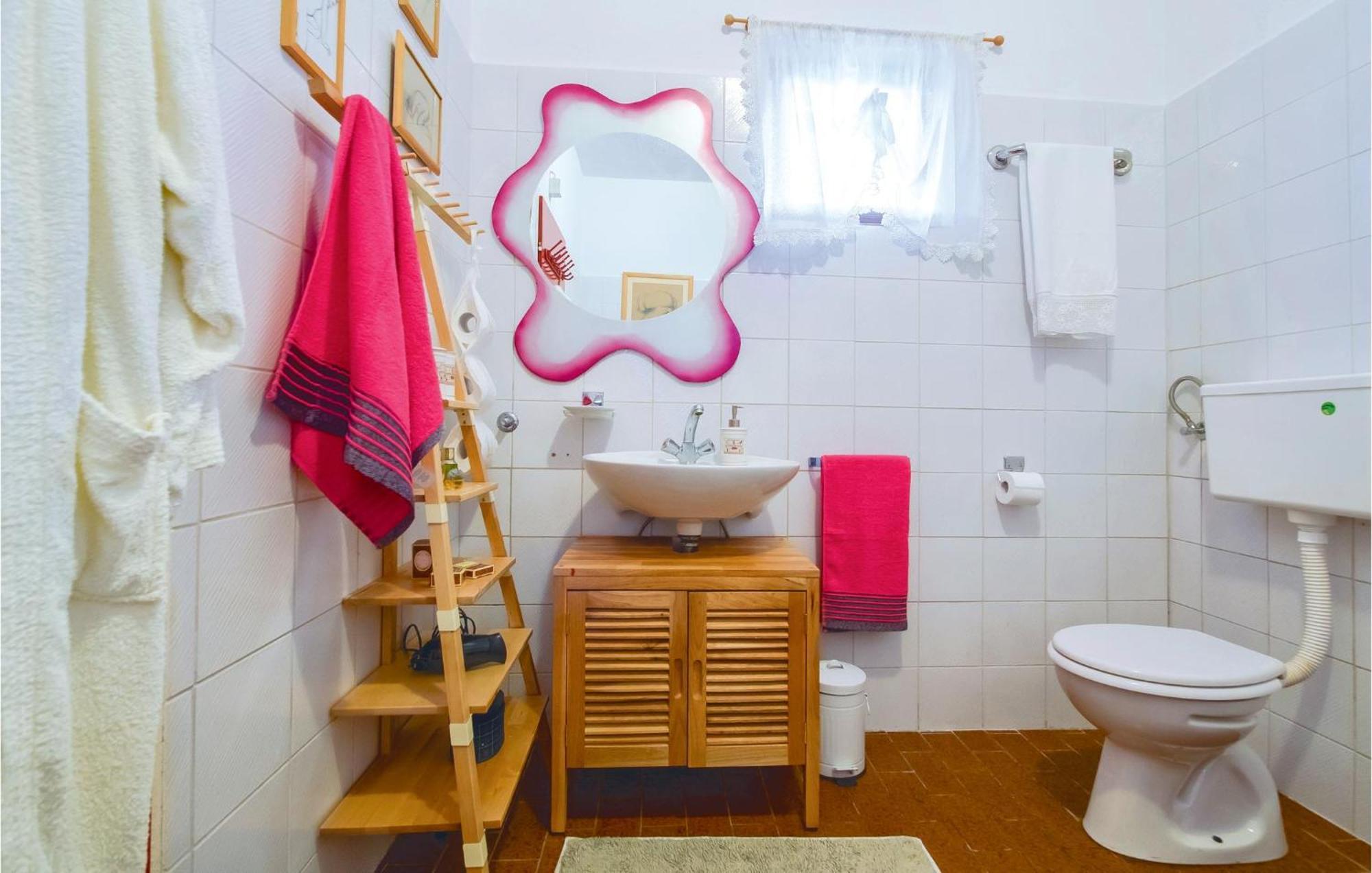 2 Bedroom Cozy In Zrnovnica Split