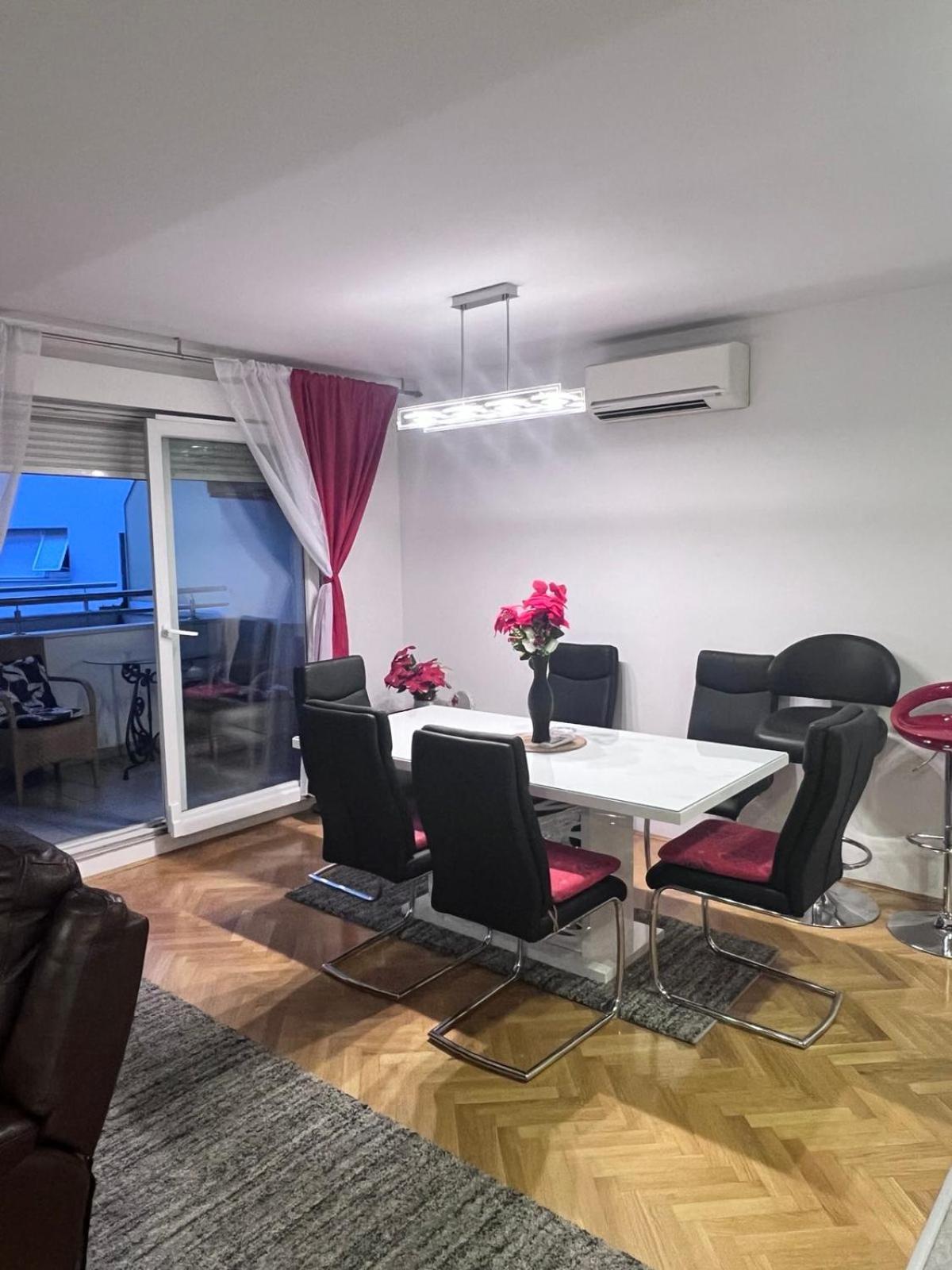Deluxe Manuela With Balcony Center Split