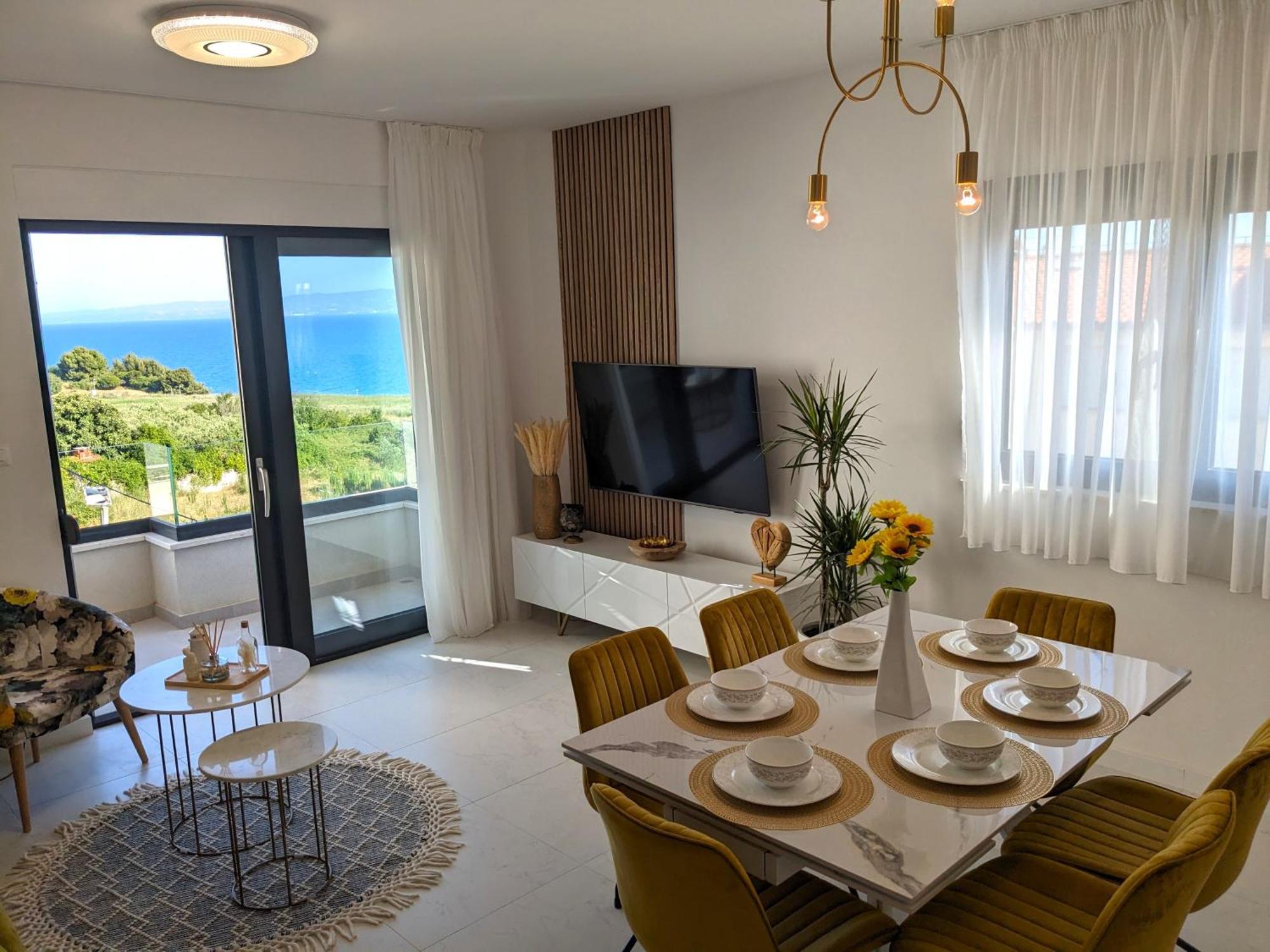 Golden Smile Apartment *